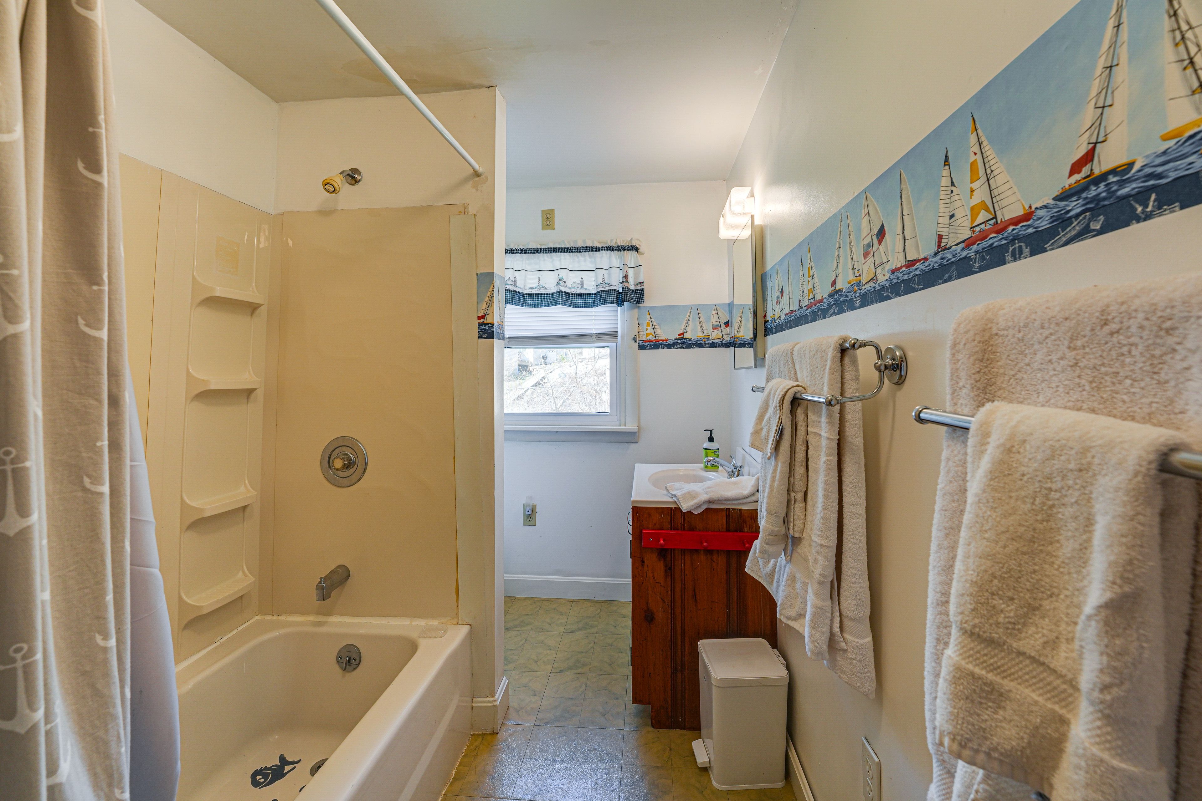 Full Bathroom | Top Floor