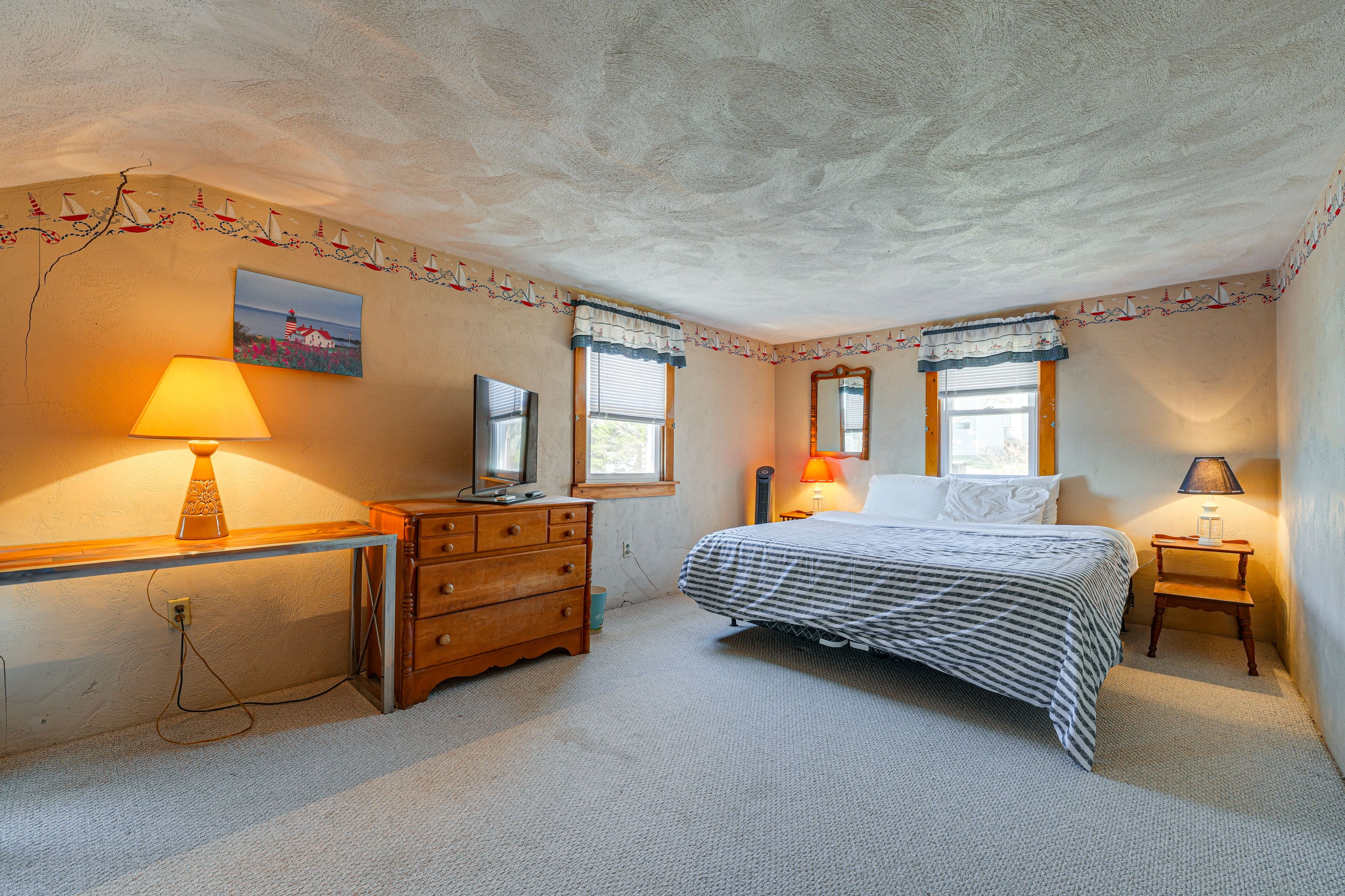 Bedroom 2 | King Bed | Top Floor