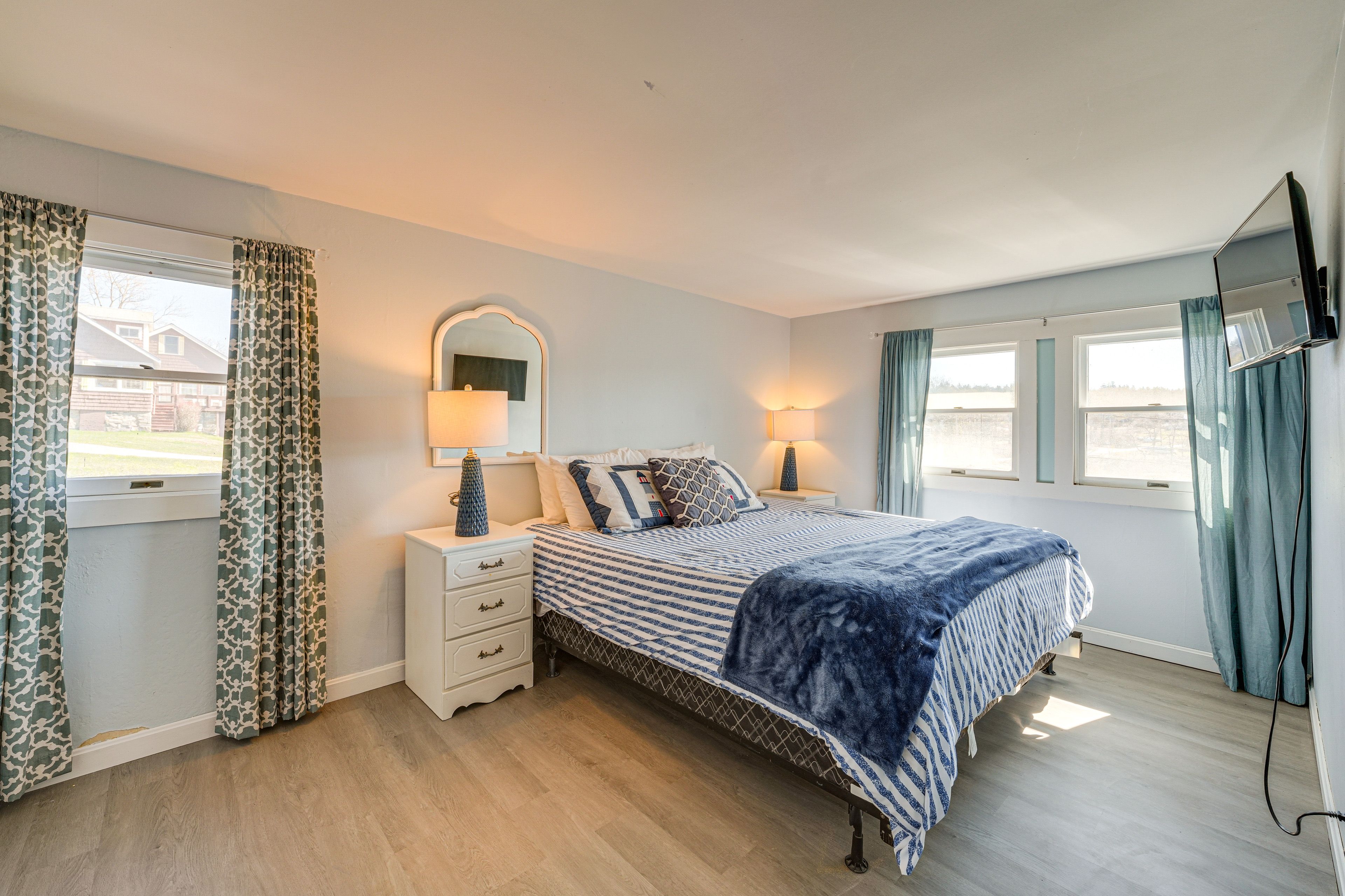 Bedroom 1 | King Bed | Ground Floor