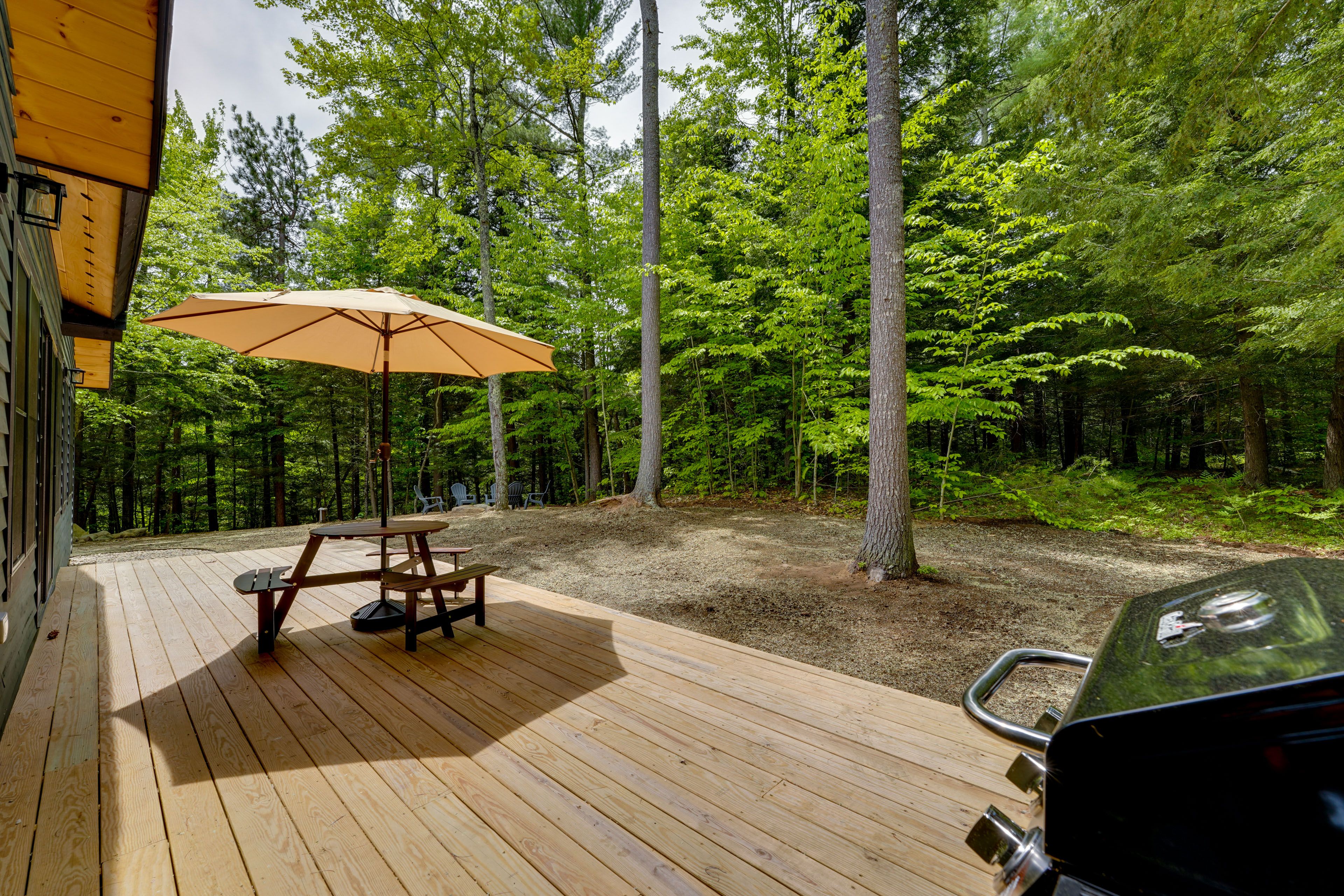 Private Backyard Area | BBQ Grill | Dining Area