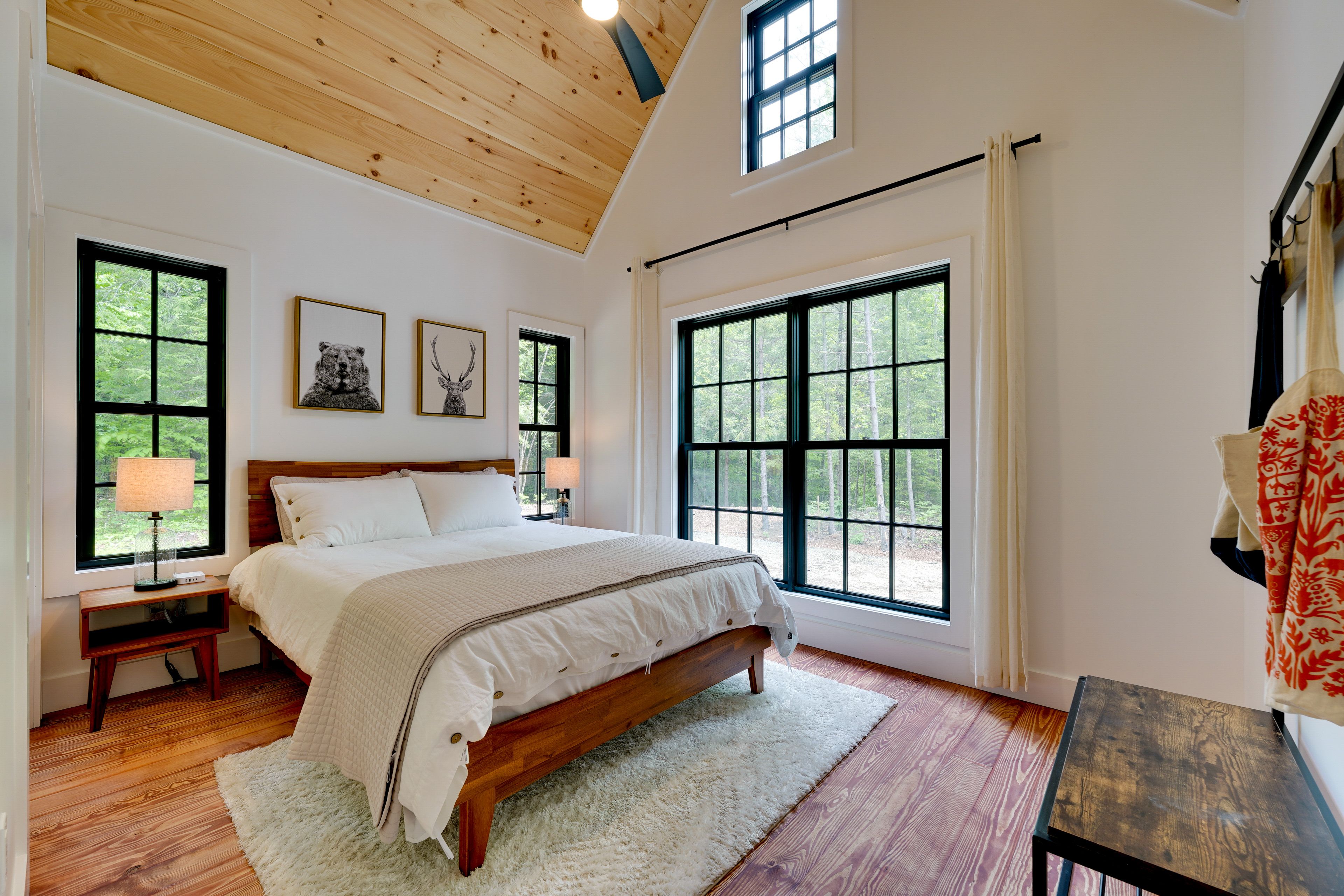 Bedroom 2 | Queen Bed