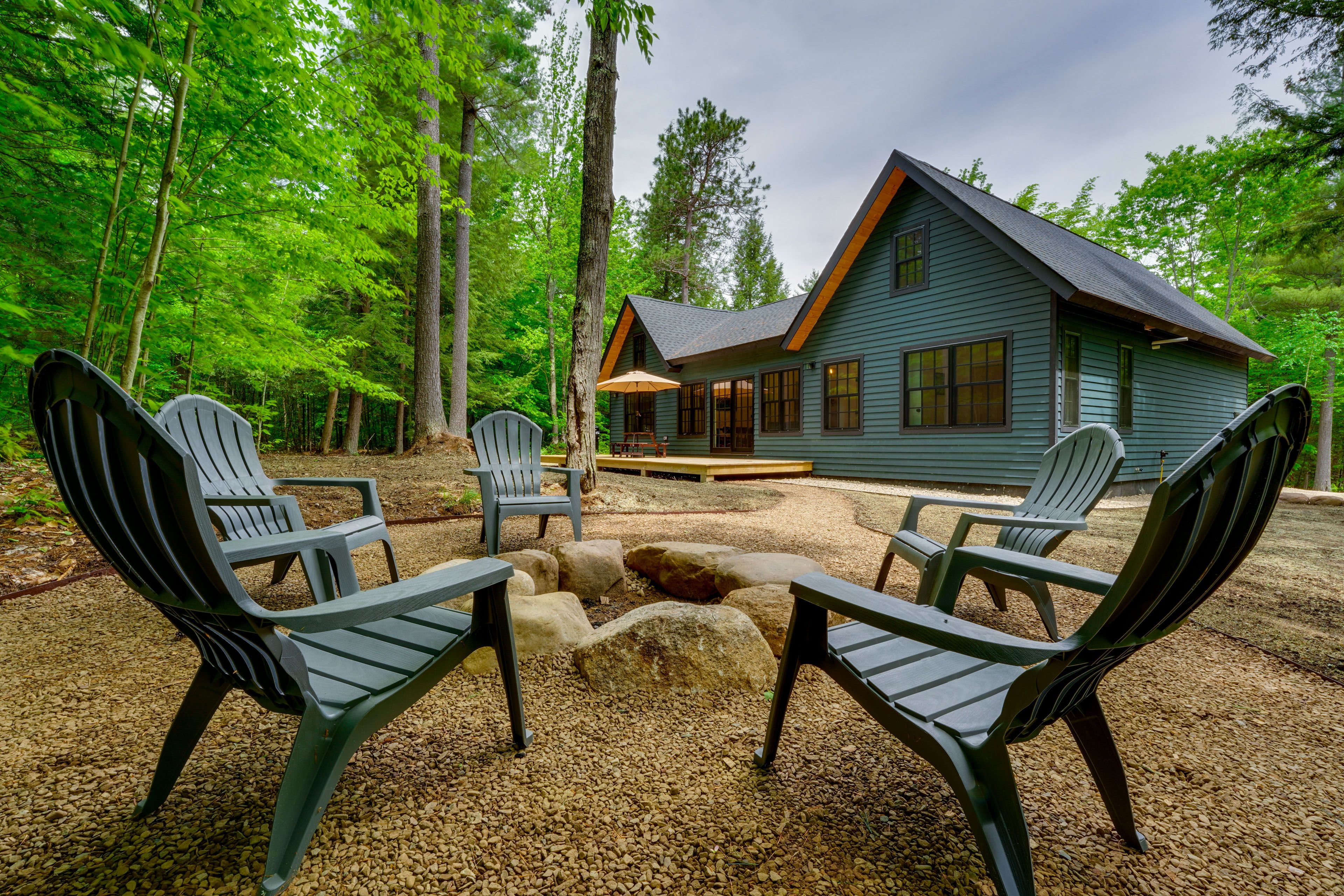 Wilmington Vacation Rental | 3BR | 2BA | 1,050 Sq Ft | 5 Steps Required