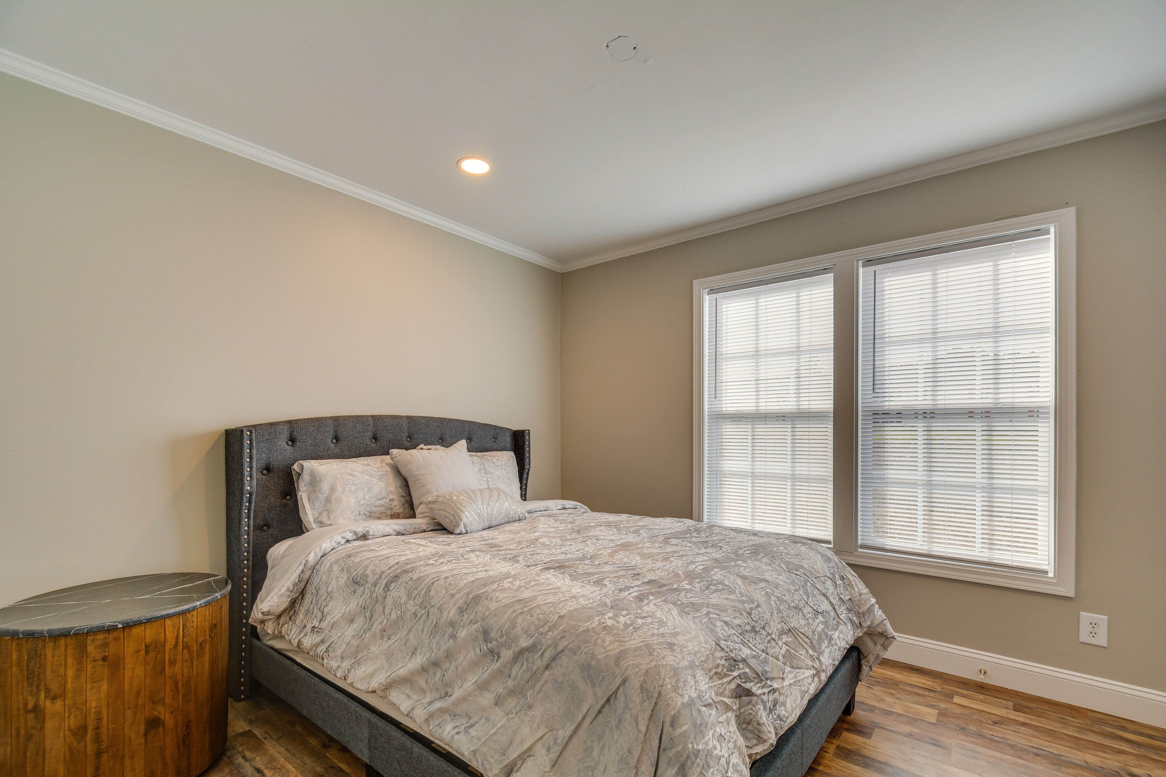 Bedroom 2 | Queen Bed