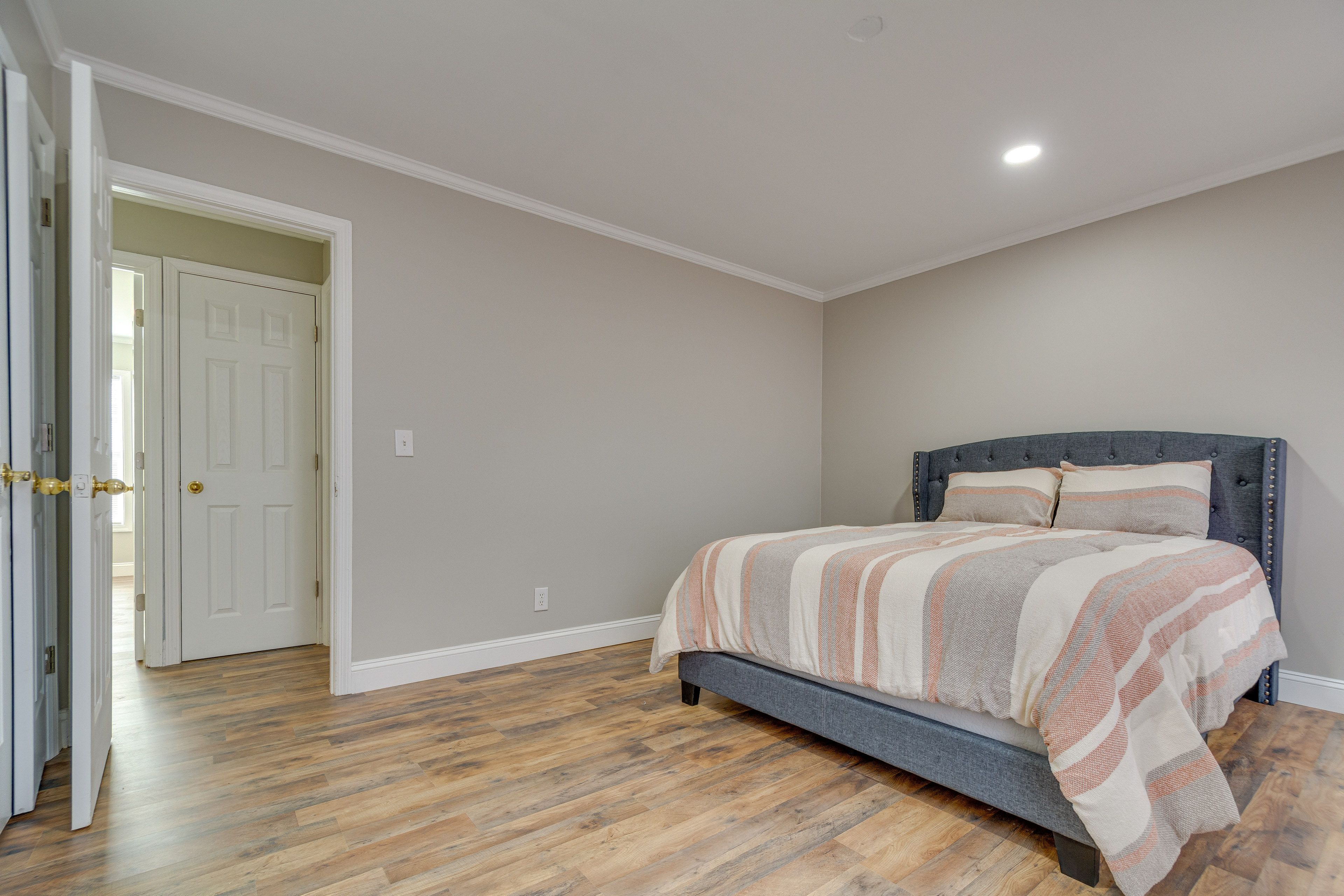 Bedroom 1 | Queen Bed | En-Suite Bathroom