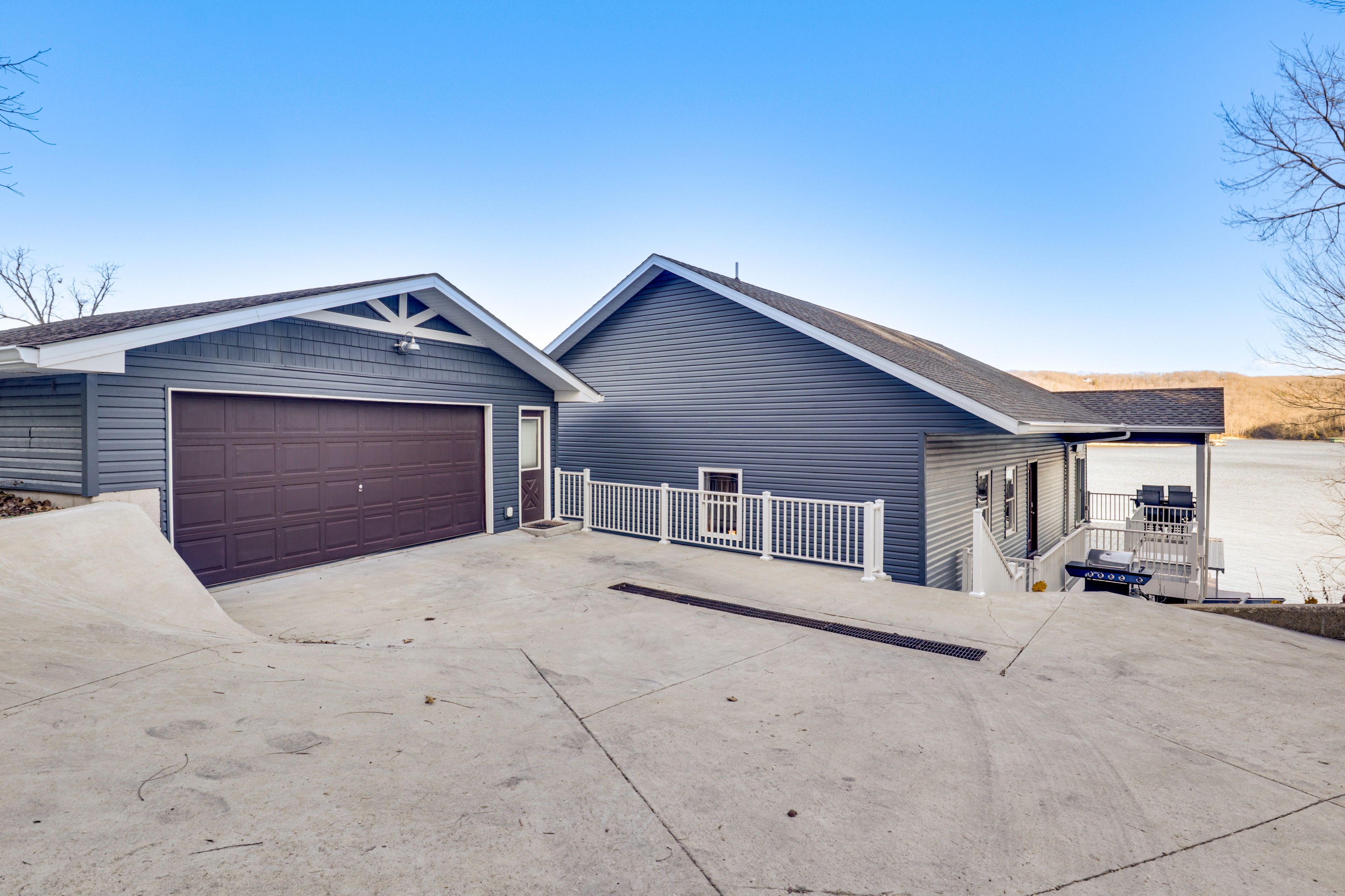 Parking | Paved Driveway (5 Vehicles)