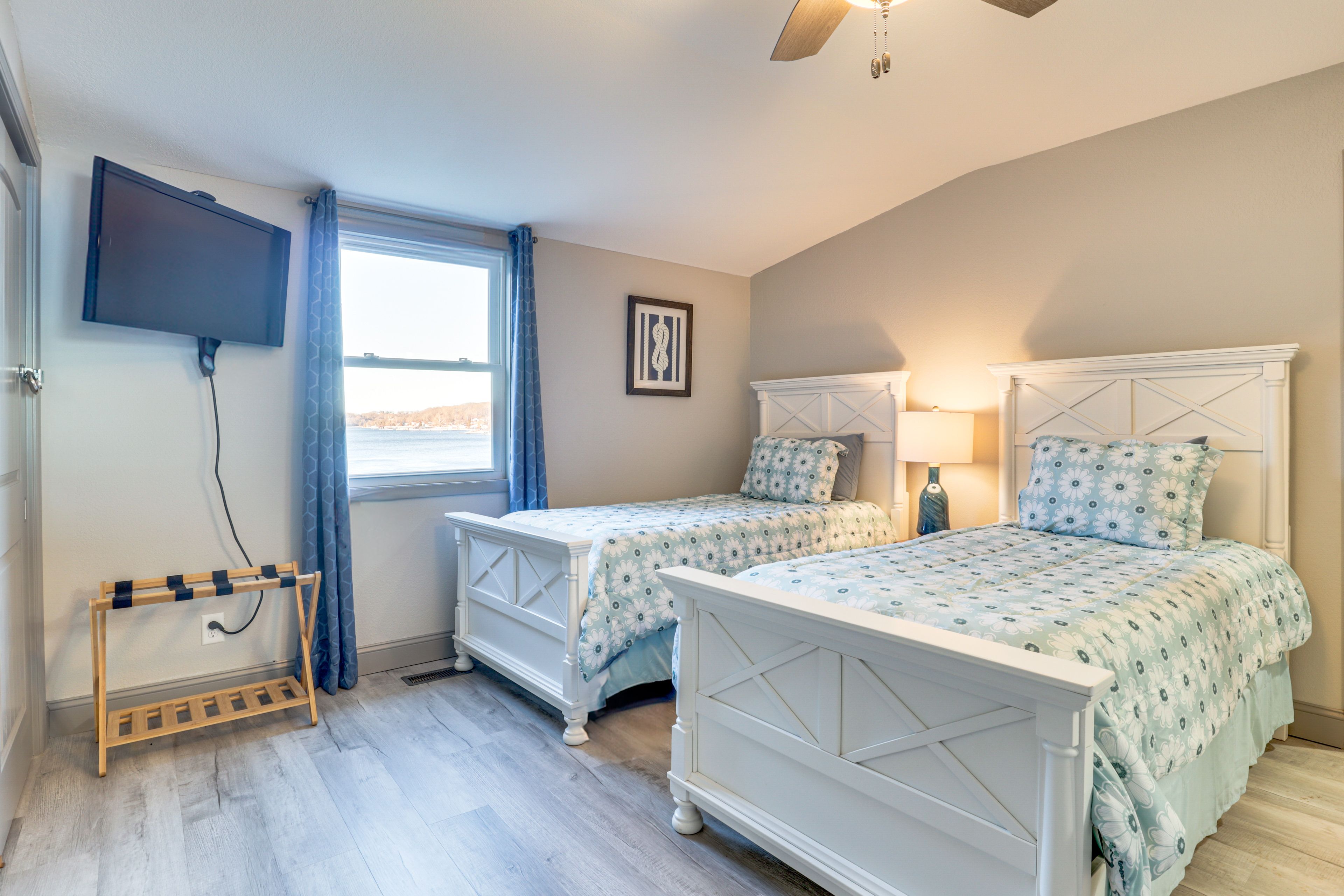 Bedroom 2 | 2 Twin Beds | Main Level