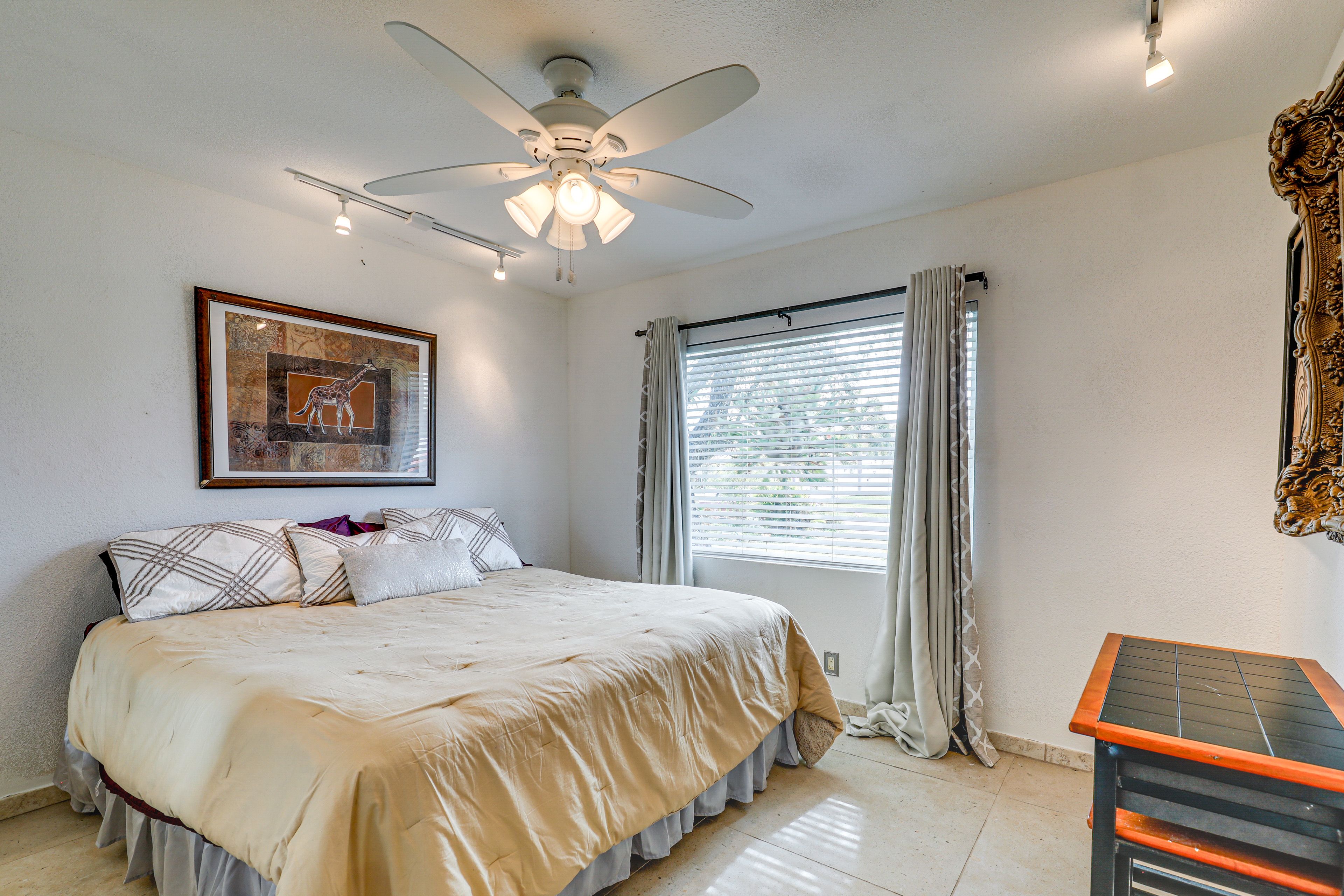 Bedroom 2 | King Bed