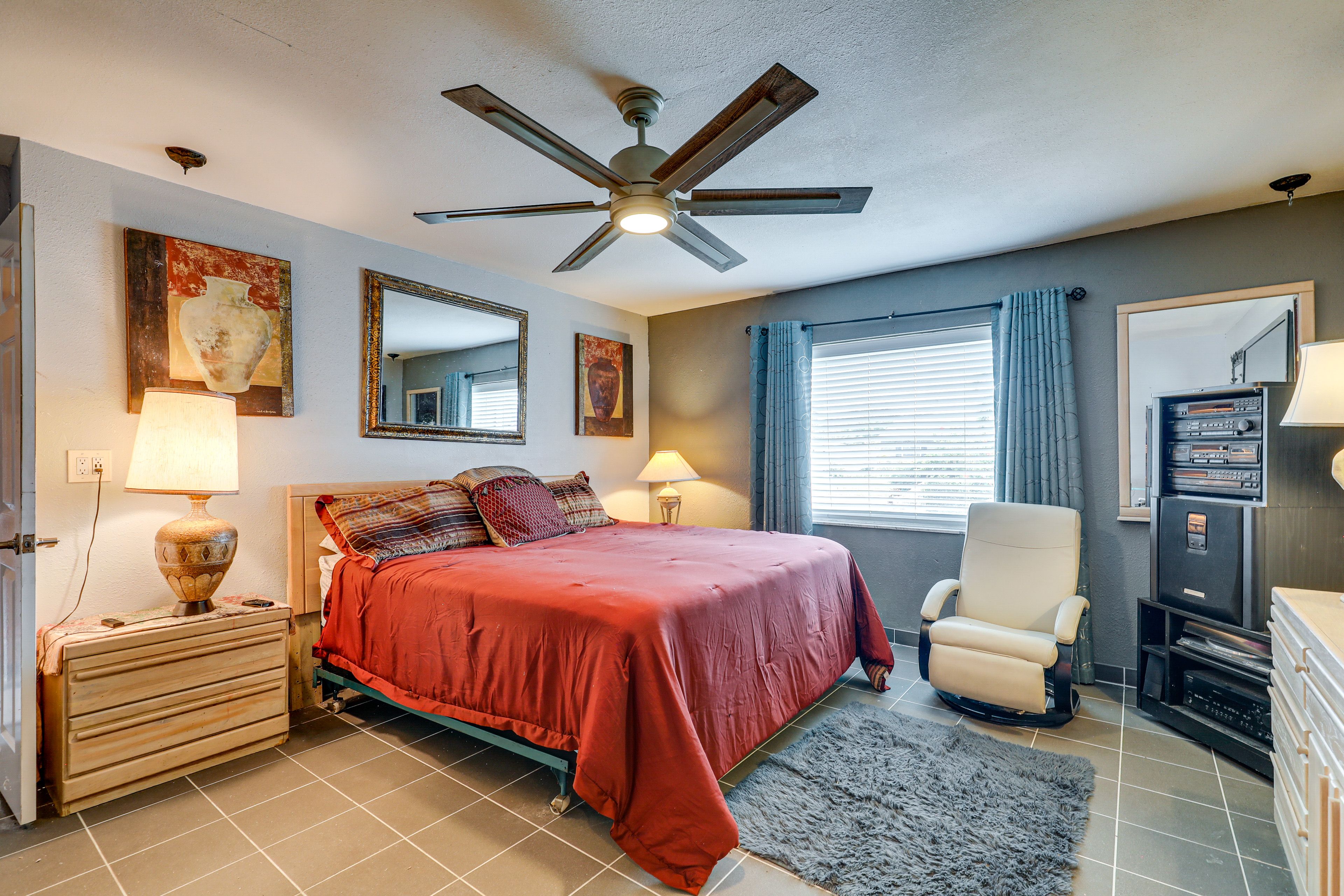 Bedroom 1 | King Bed | Flat-Screen TV