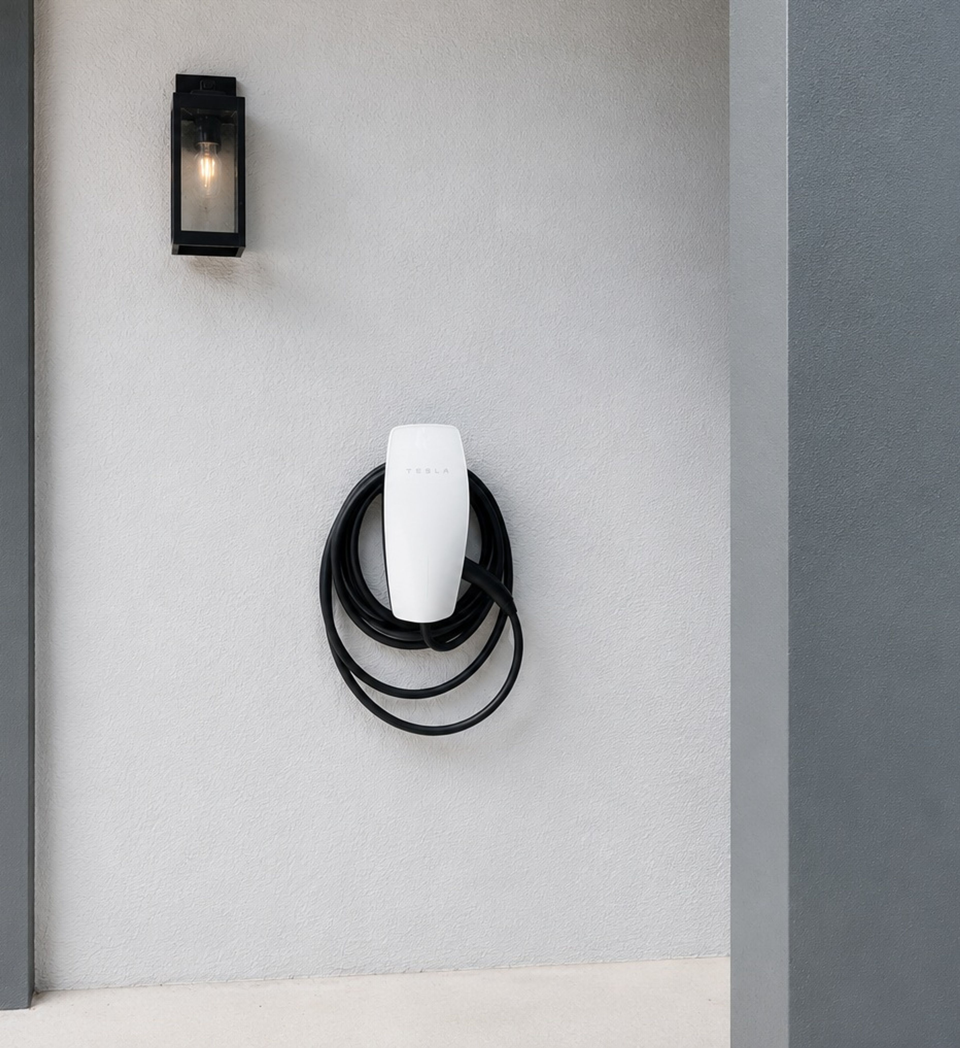 Tesla Universal 48a EV charger