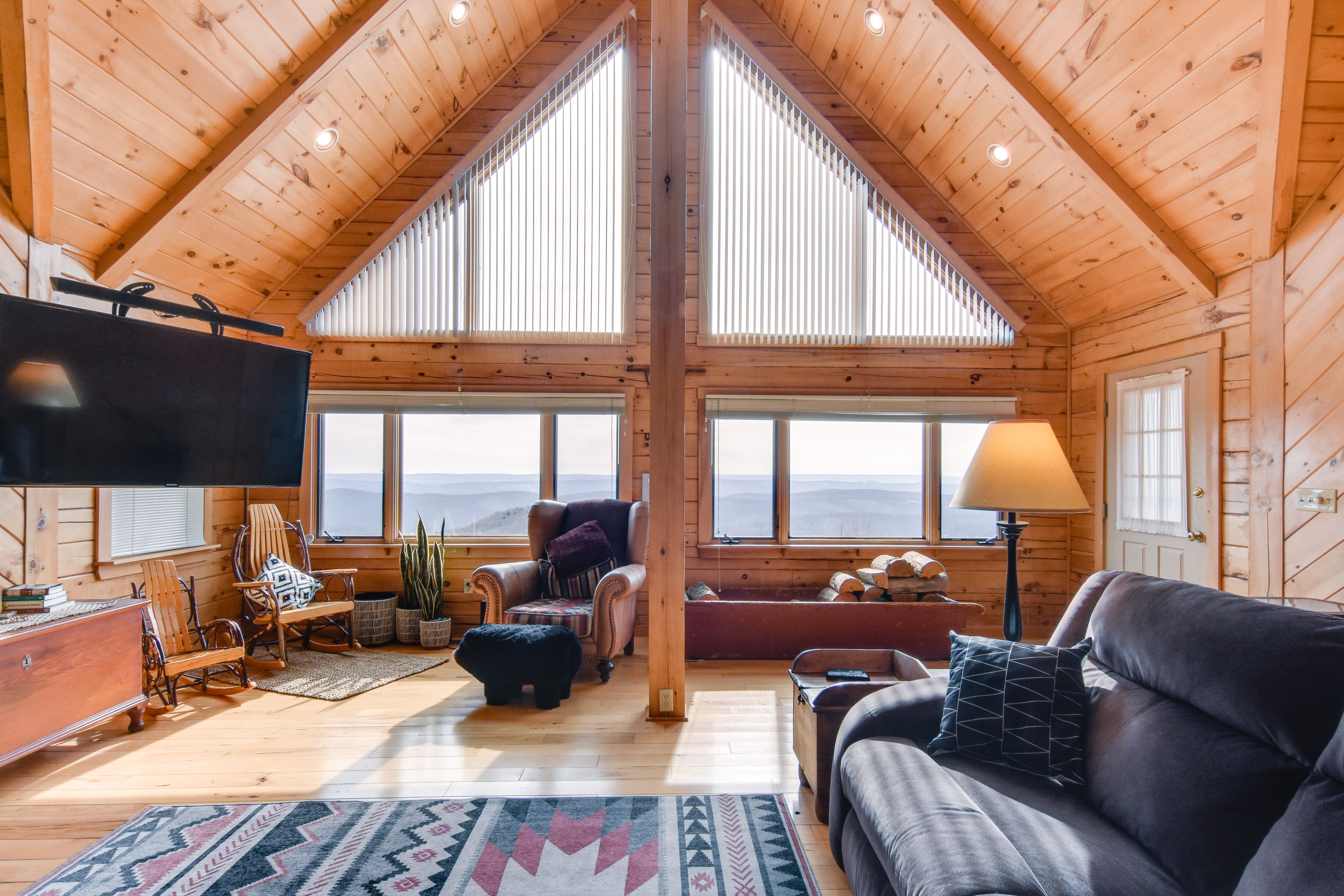 Howard Vacation Rental | 4BR | 3BA | 2 Steps to Enter | 3,050 Sq Ft