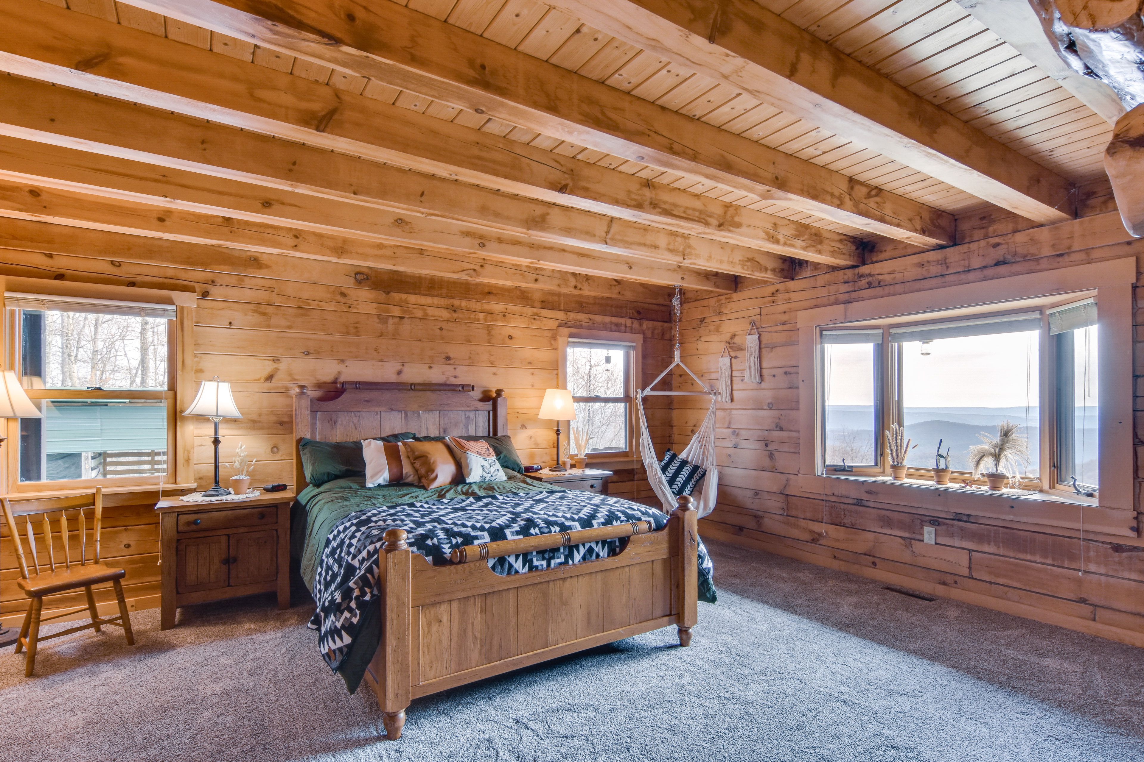 Bedroom 1 | Queen Bed | Smart TV w/ Cable | Fireplace | 1st Floor