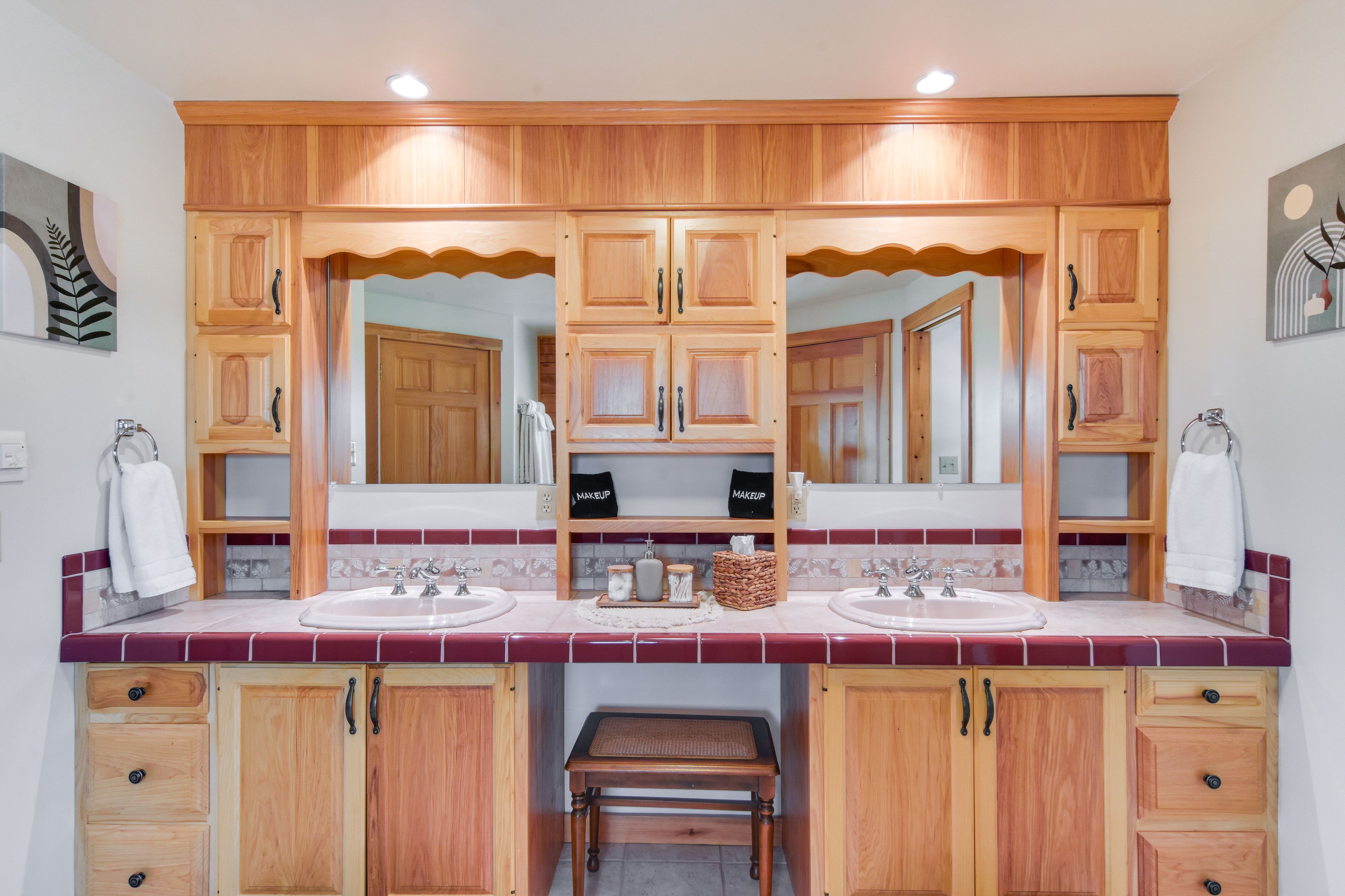 Full Bathroom | Complimentary Toiletries | Jetted Tub | 1st Floor