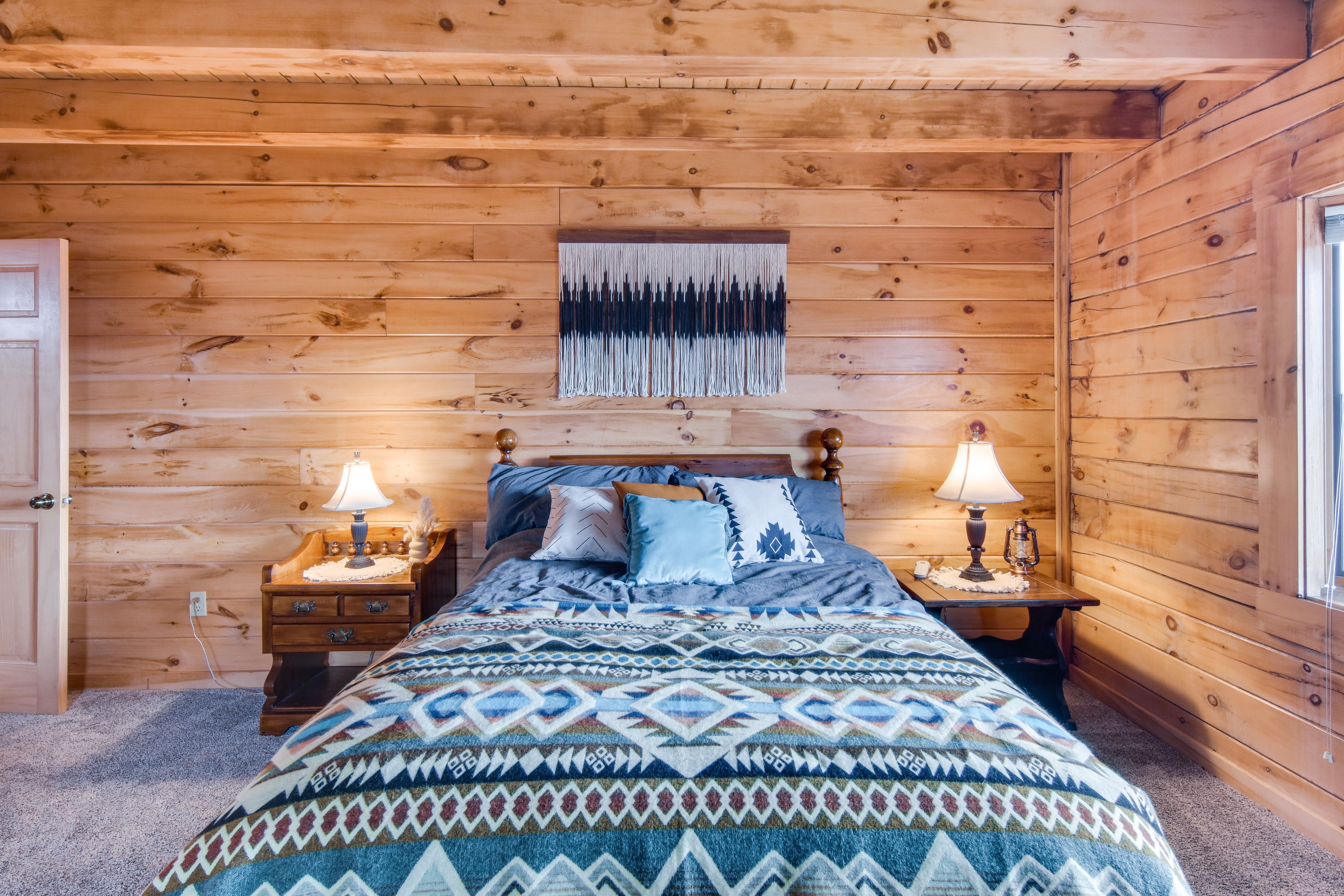 Bedroom 2 | Queen Bed | 1st Floor