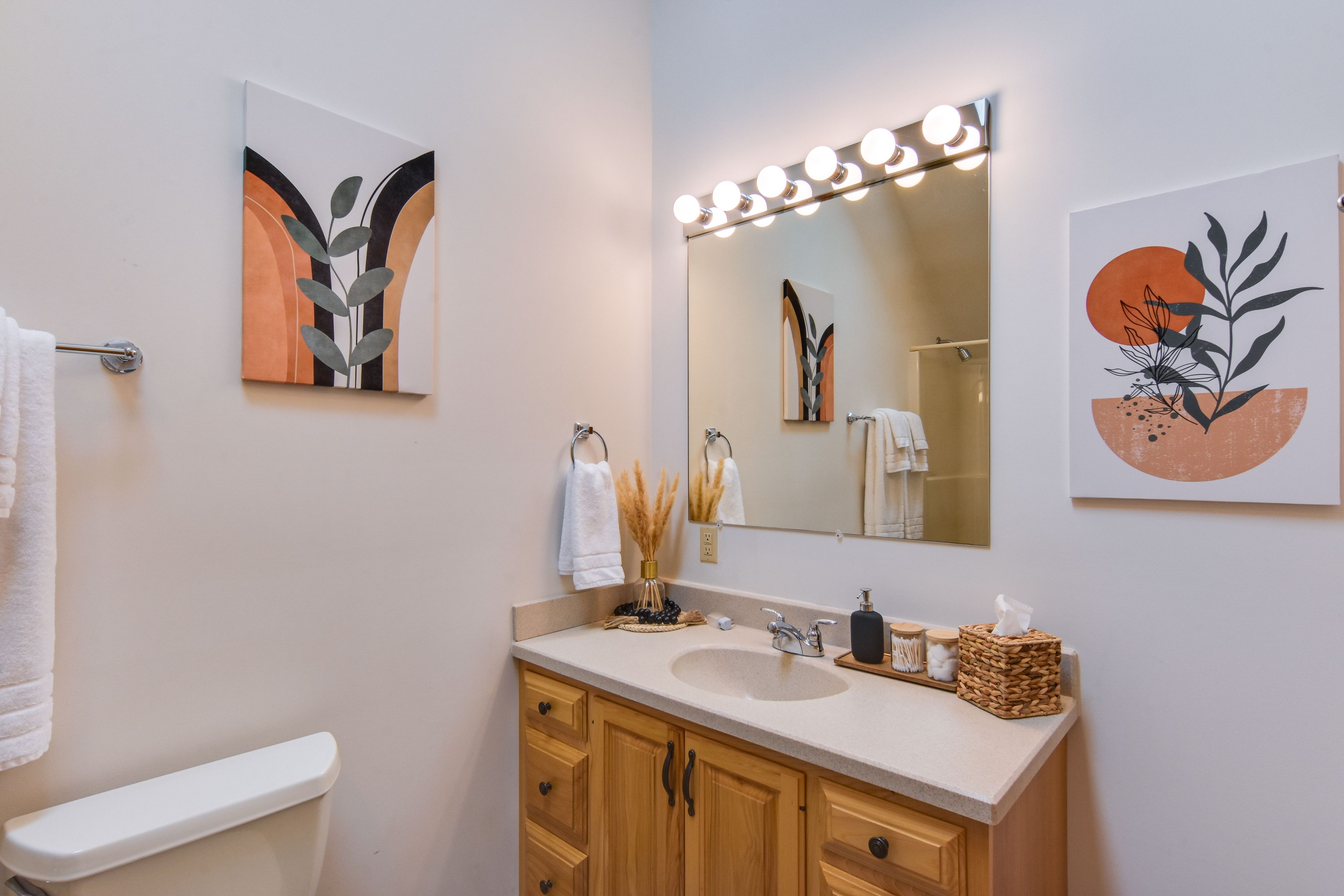 Full Bathroom | 2nd Floor