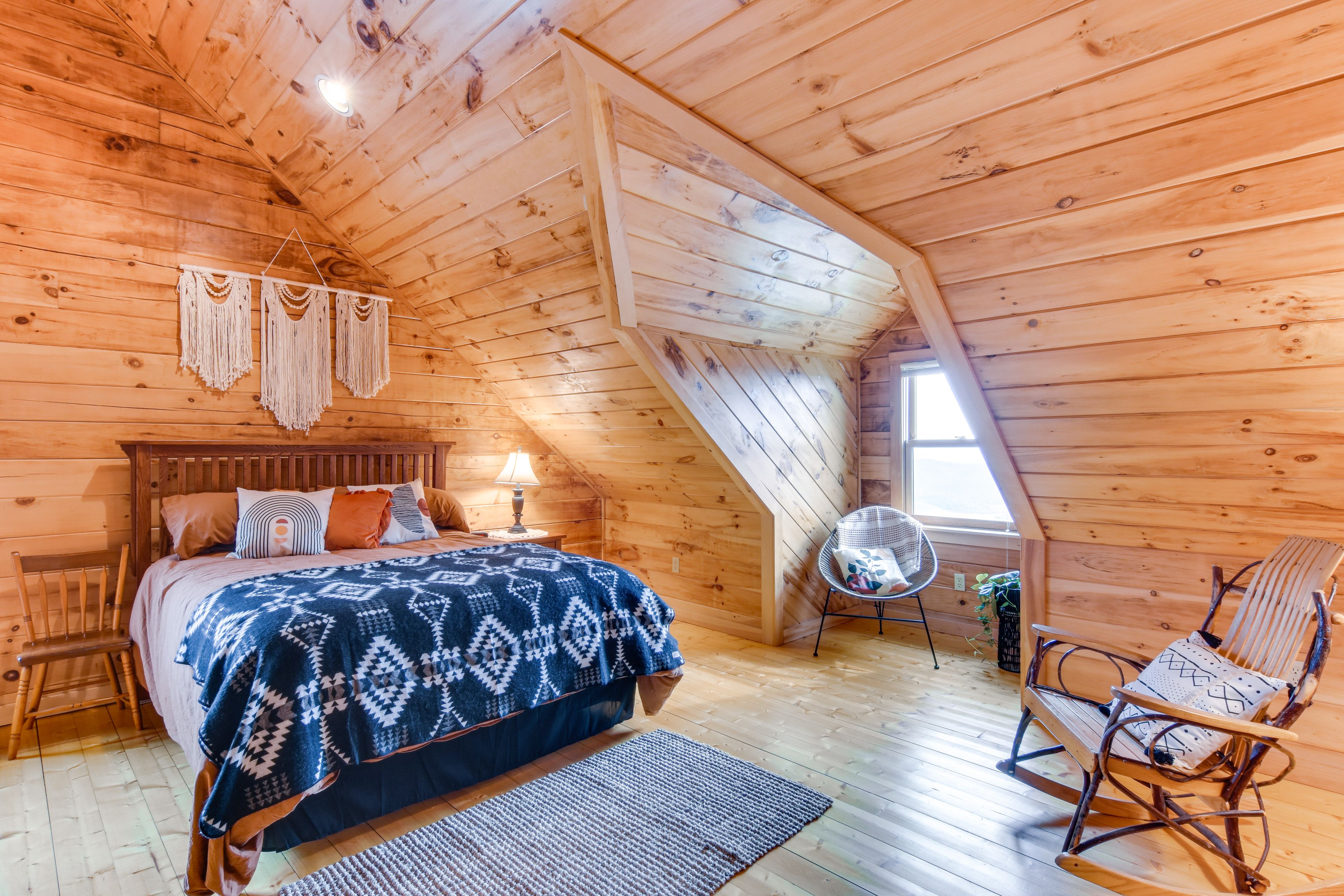 Bedroom 3 | Queen Bed | 2nd Floor