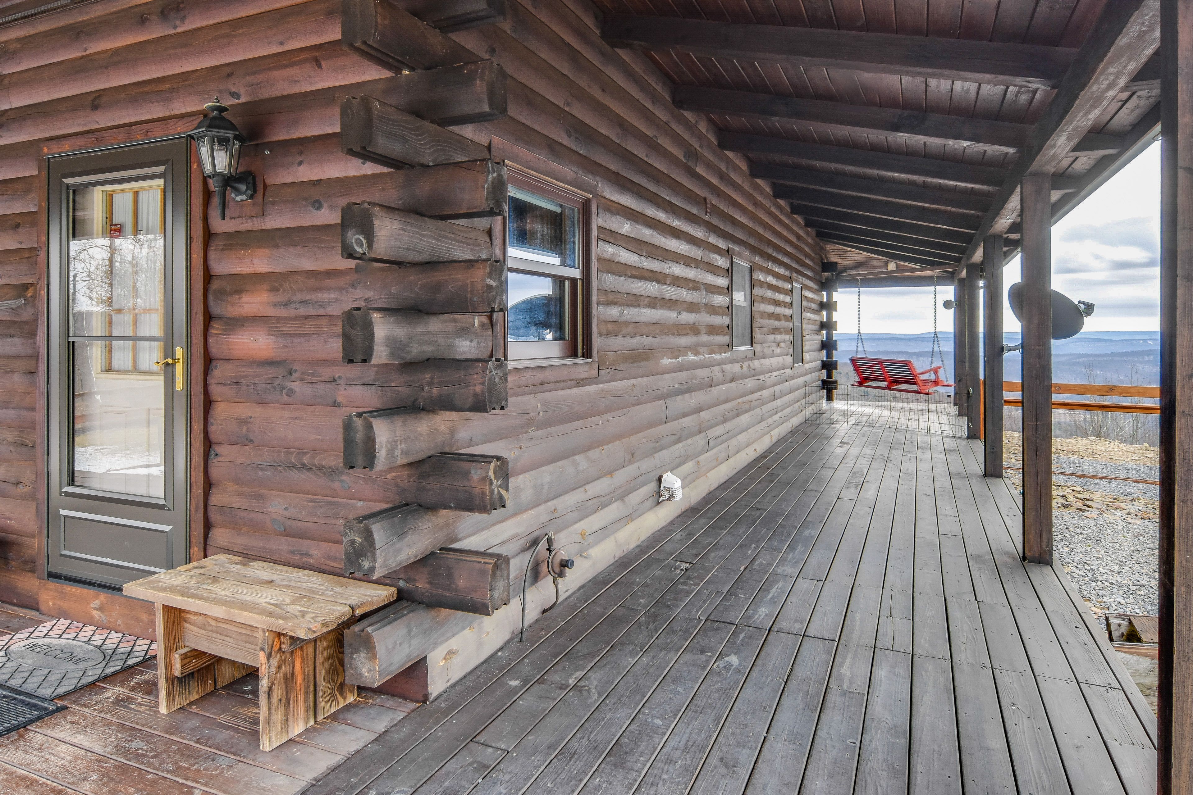 Cabin Exterior | Wraparound Deck
