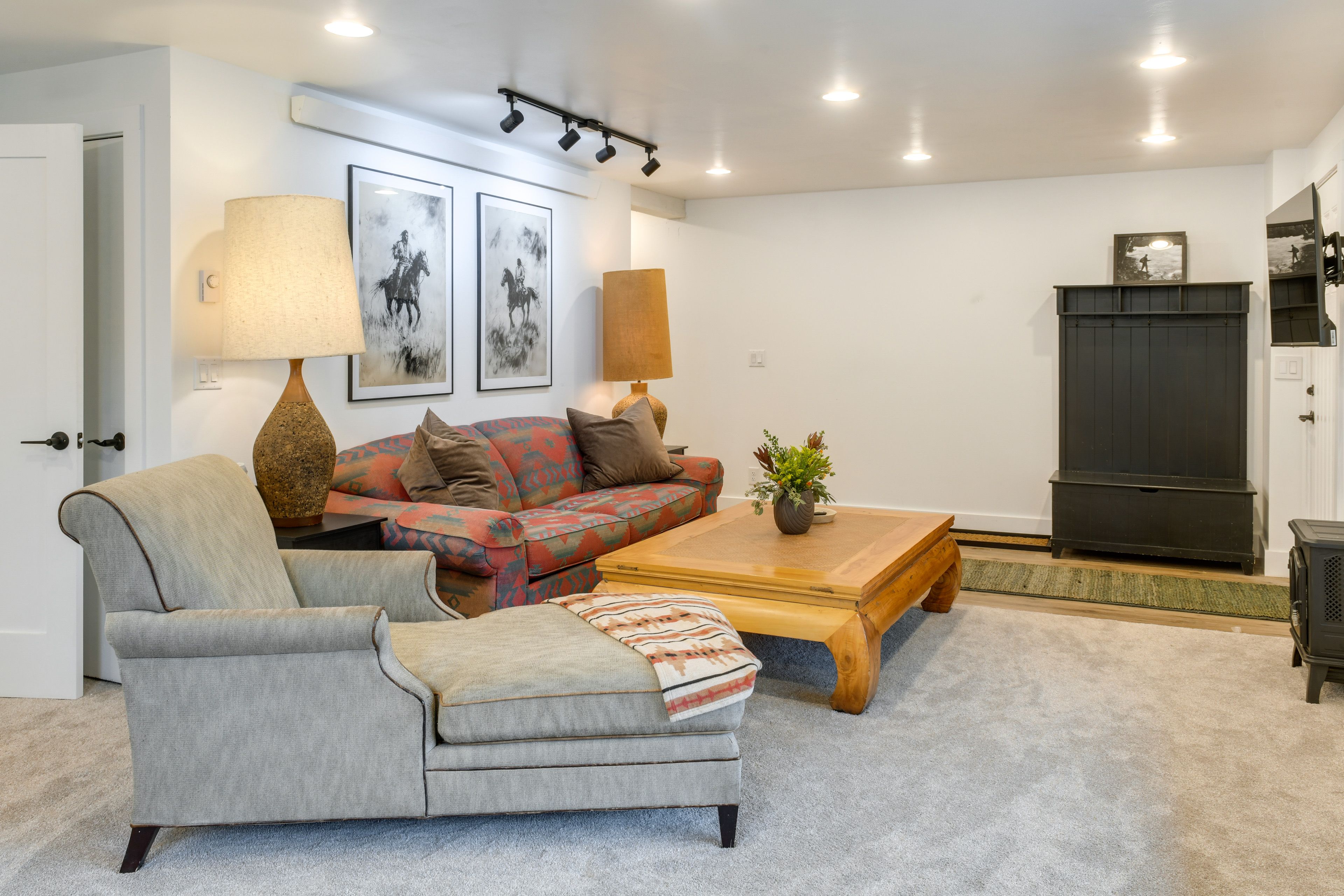 Basement Living Area | Sleeper Sofa | Flat-Screen TV