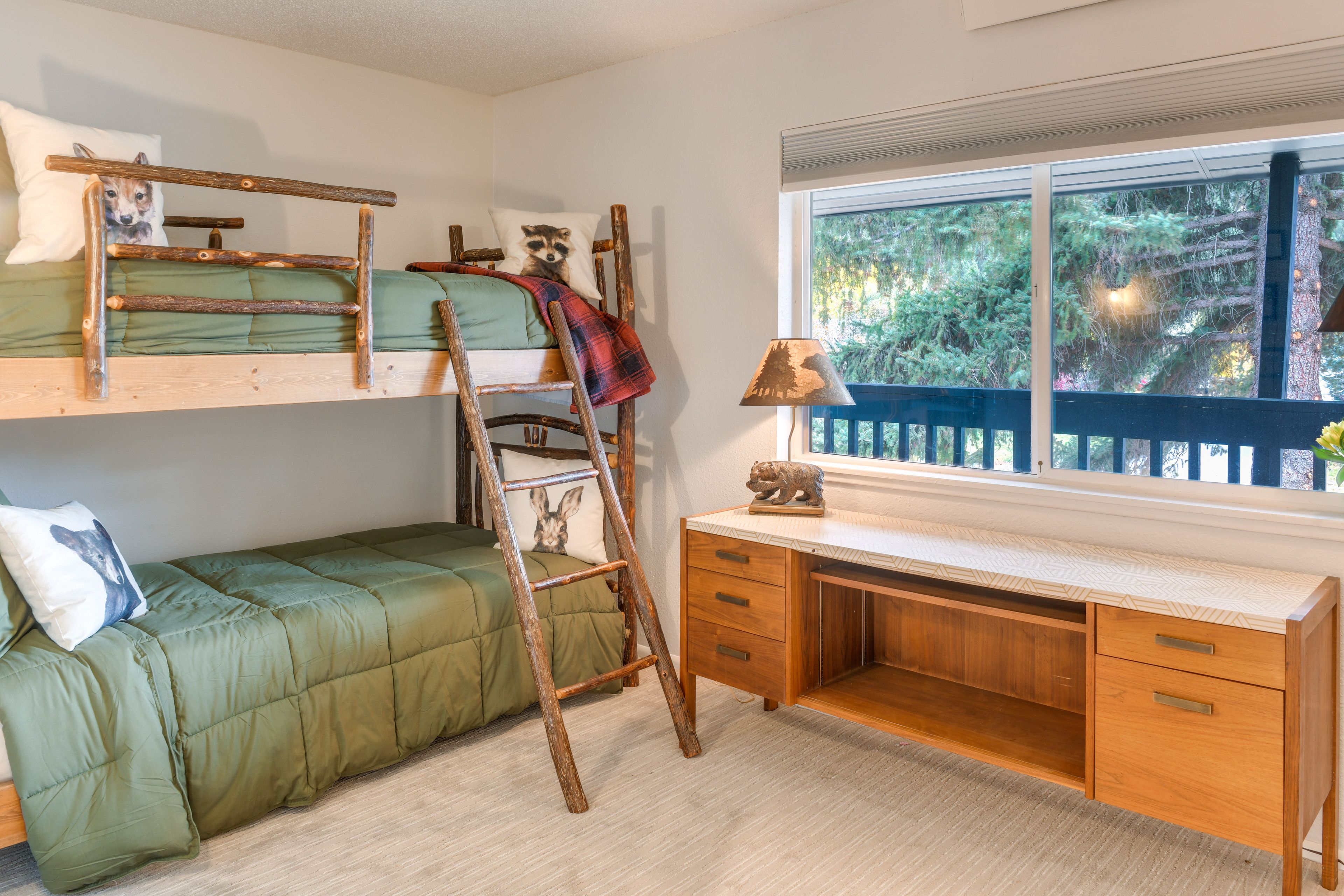 Bedroom 2 | Twin Bunk Bed | 2nd Floor