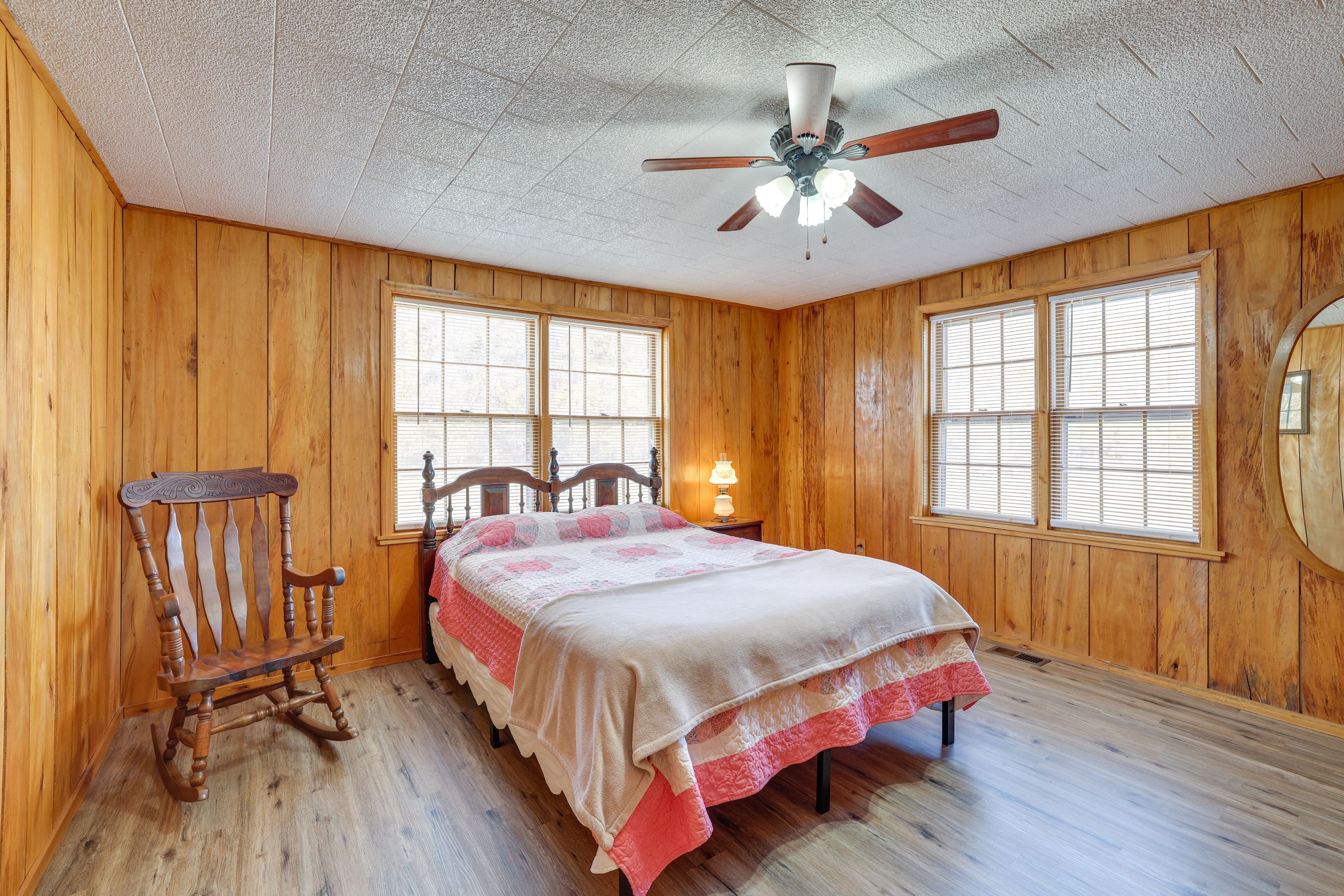 Bedroom 1 | Queen Bed