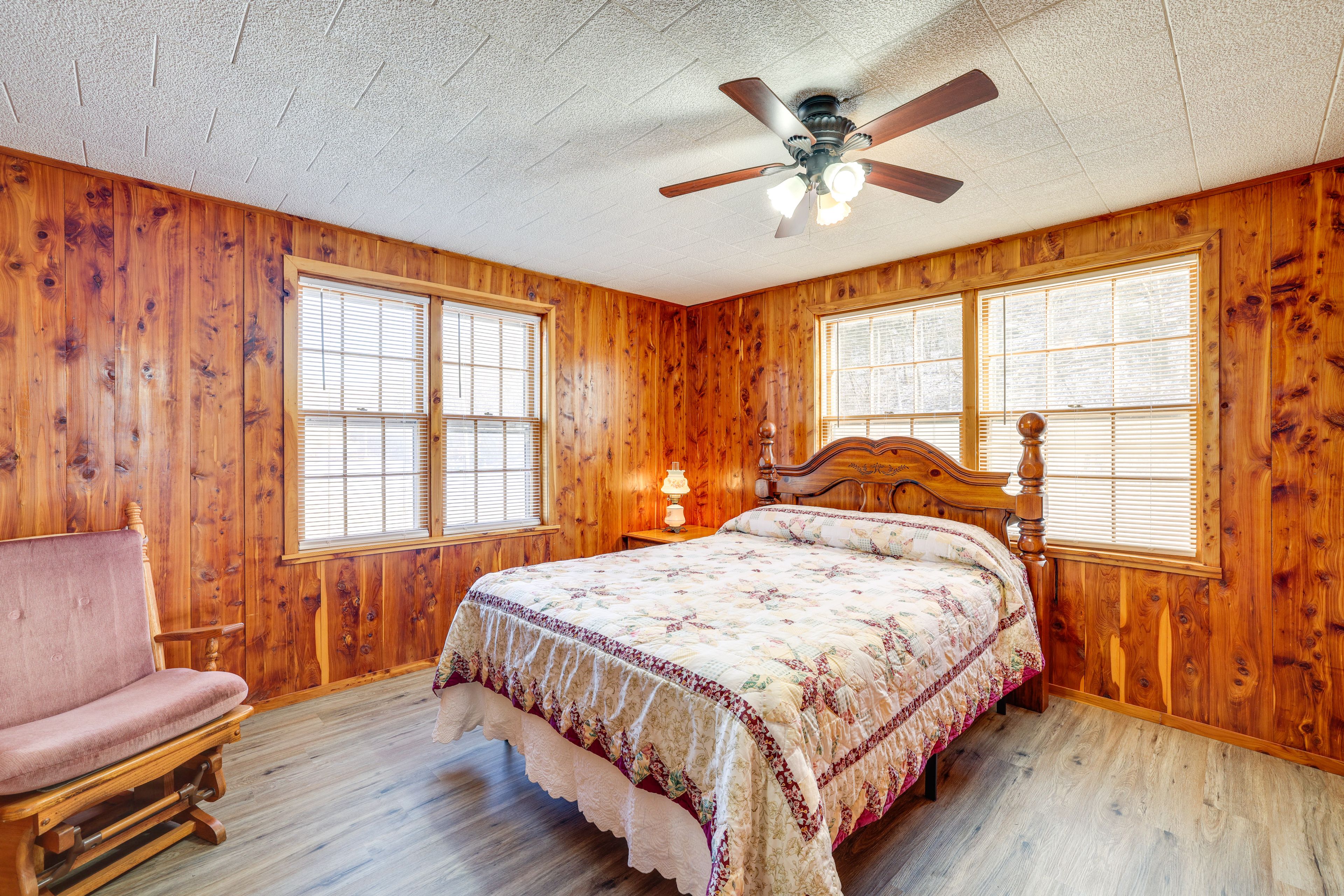 Bedroom 2 | Queen Bed