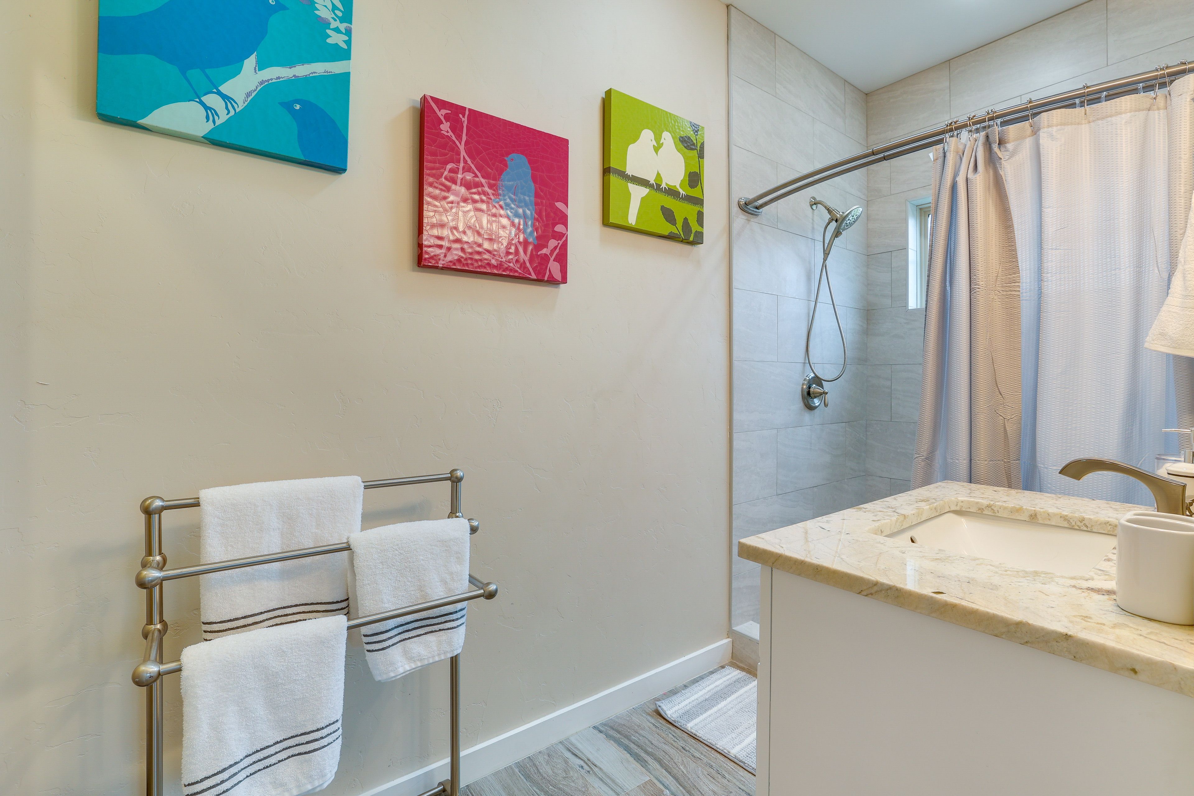 Full Bathroom | Complimentary Toiletries