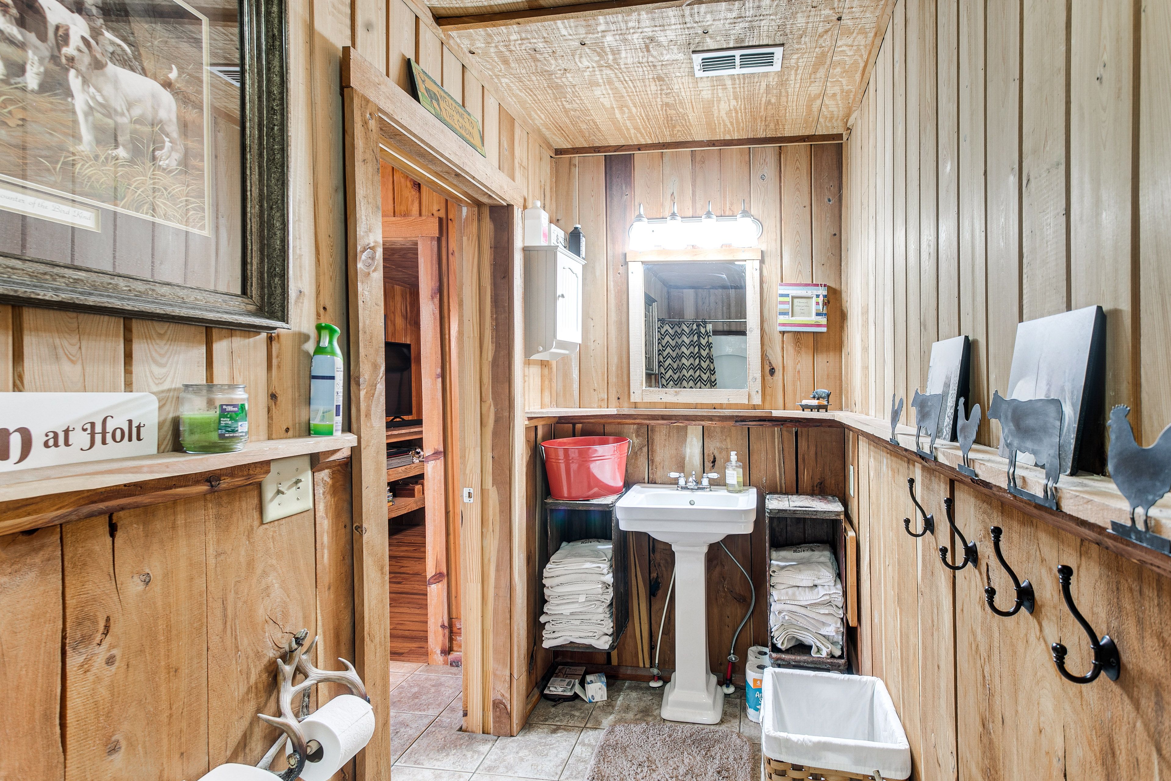 Full Bathroom | Complimentary Toiletries | Towels Provided