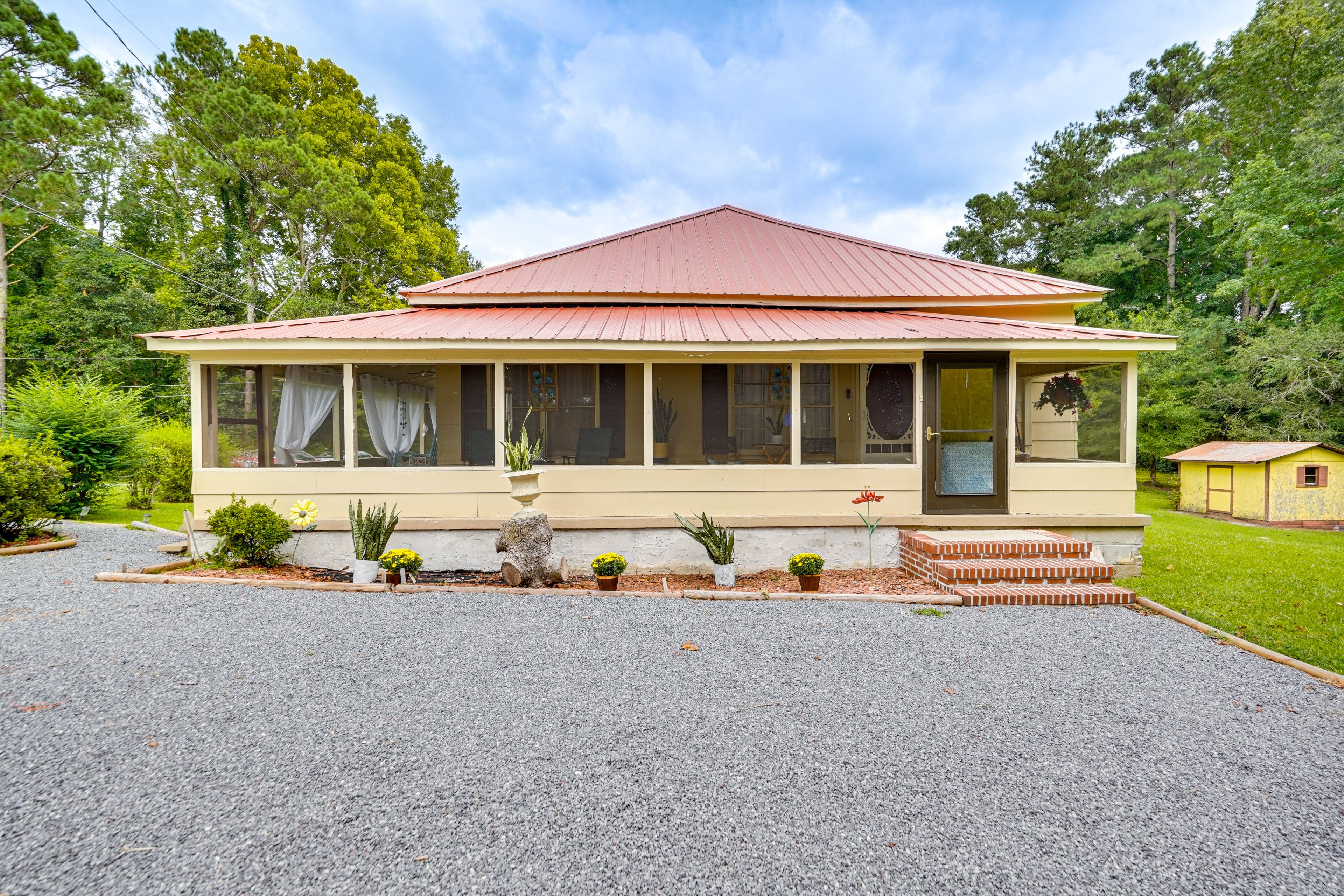 House Exterior | Single-Story Home | Close to Golf Courses