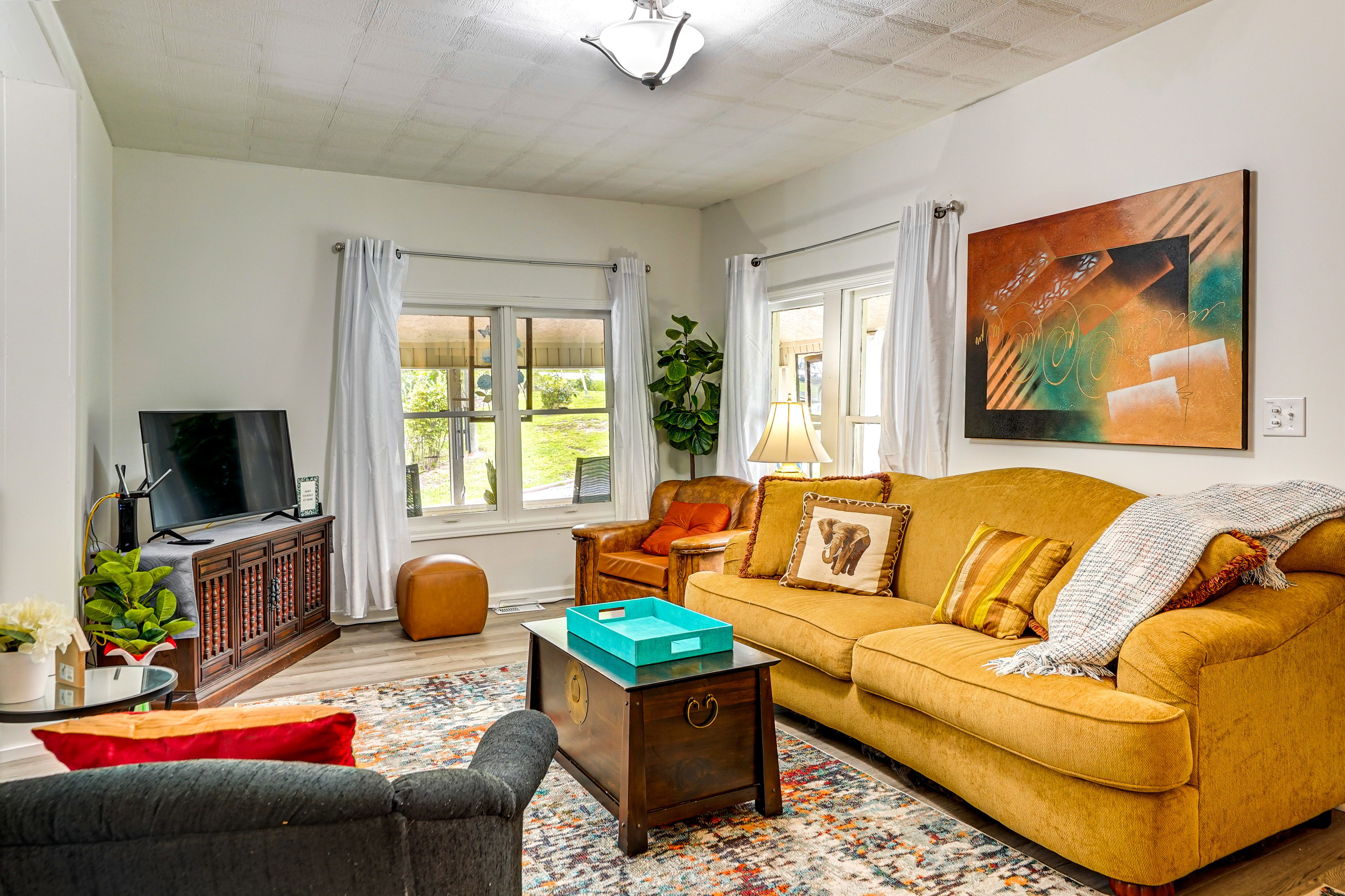 Lakeview Vacation Rental | 2BR | 1BA | 1,500 Sq Ft | Stairs Required