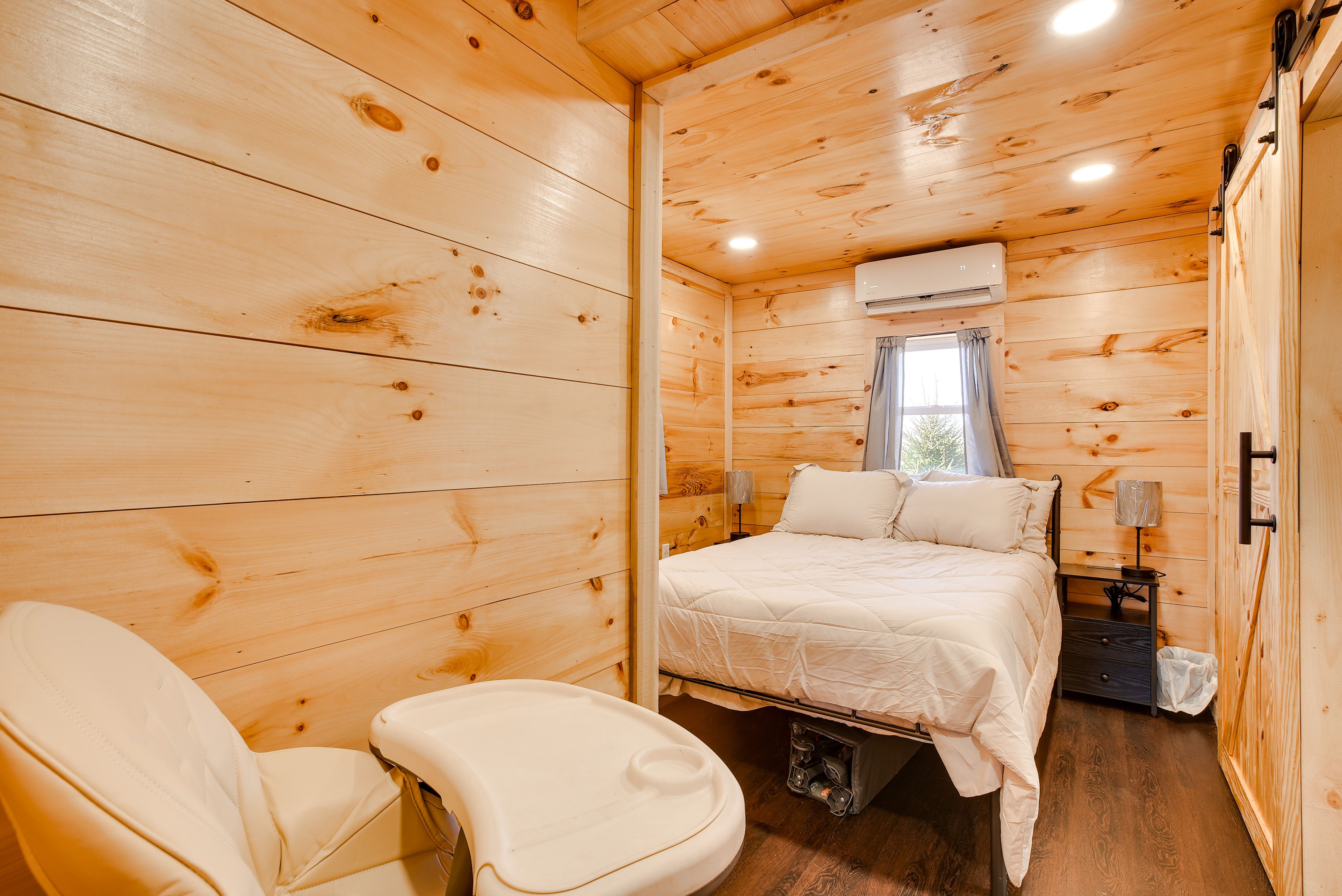 Bedroom | Full Bed