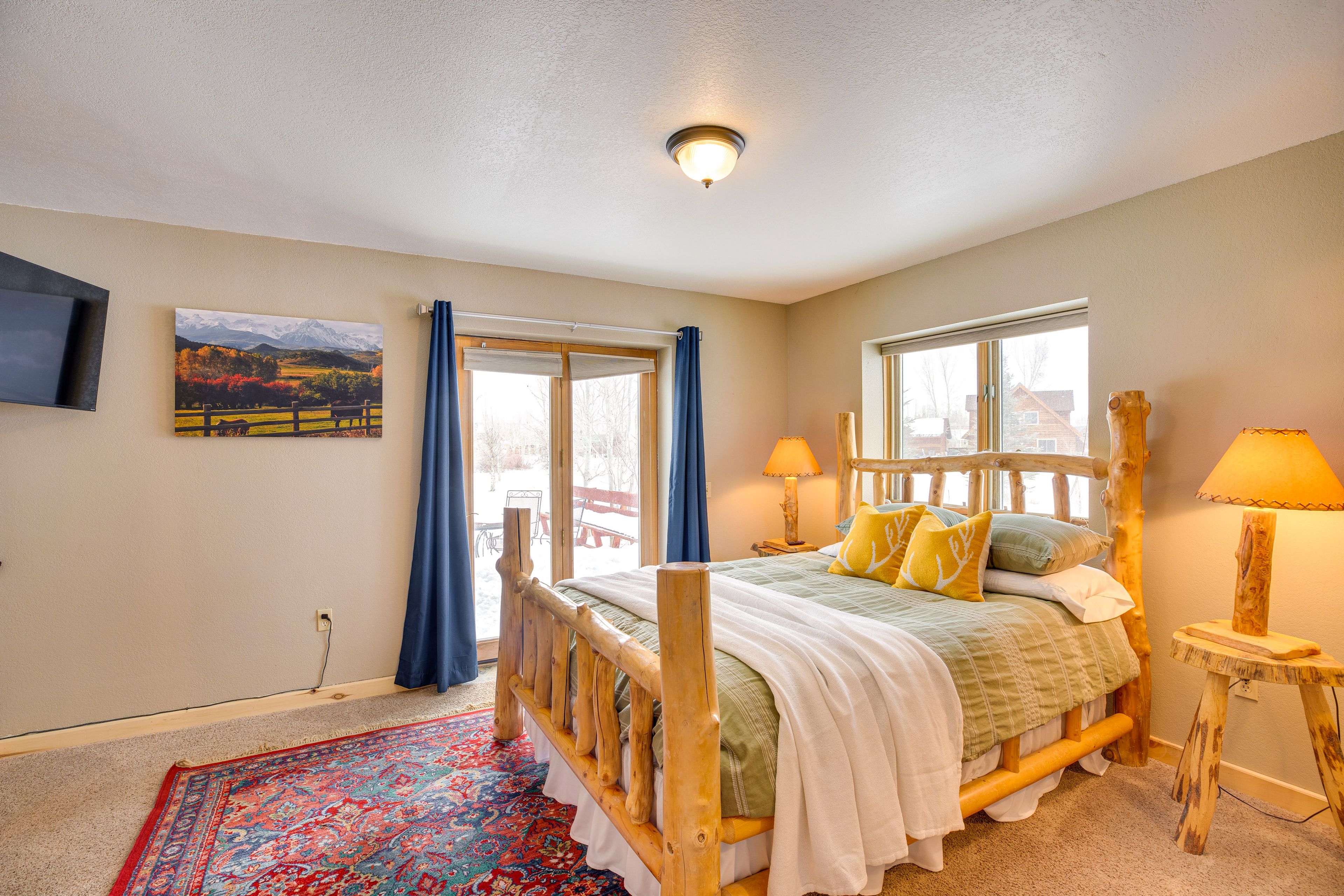 Bedroom 1 | Queen Bed | 1st Floor