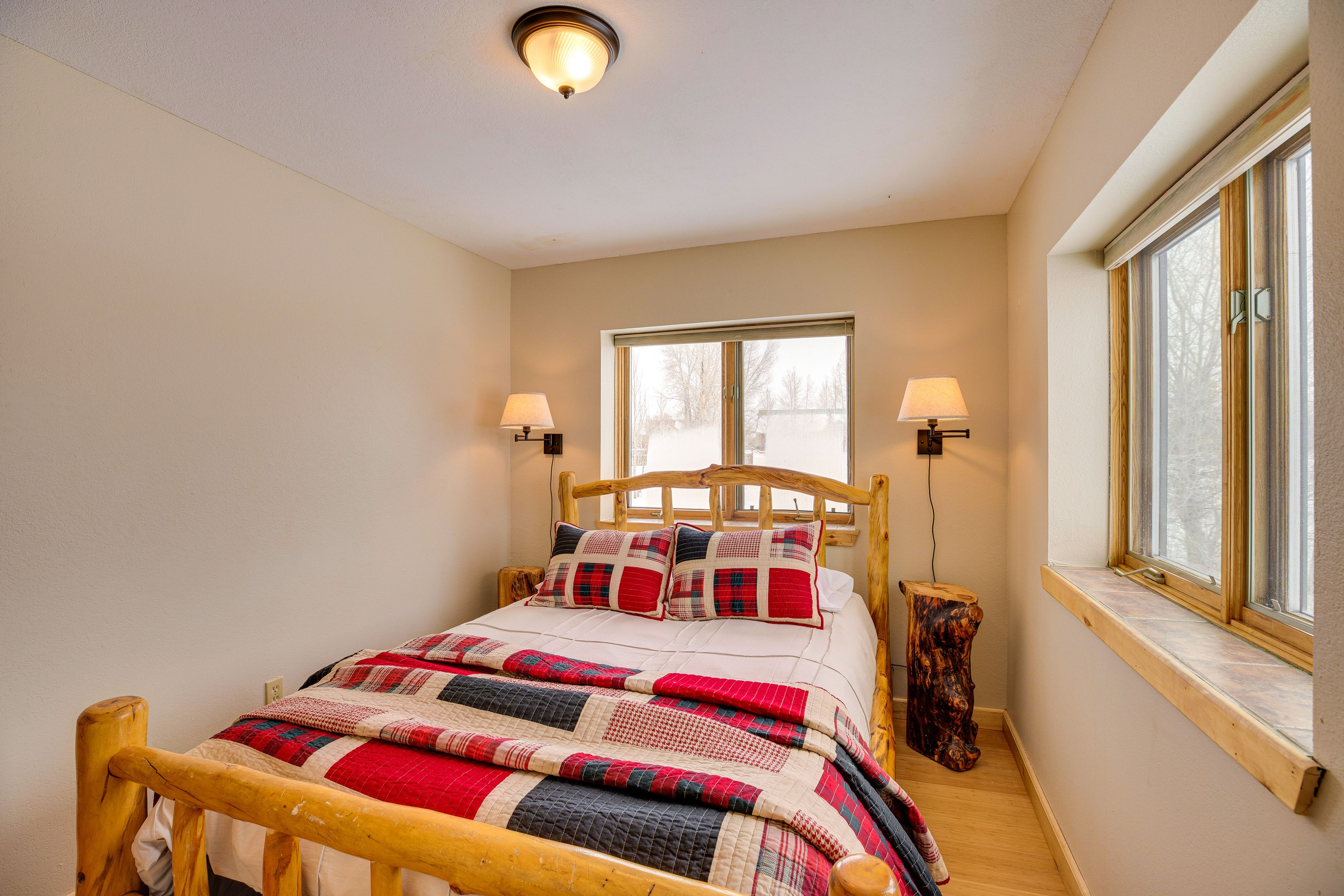 Bedroom 2 | Queen Bed | 1st Floor