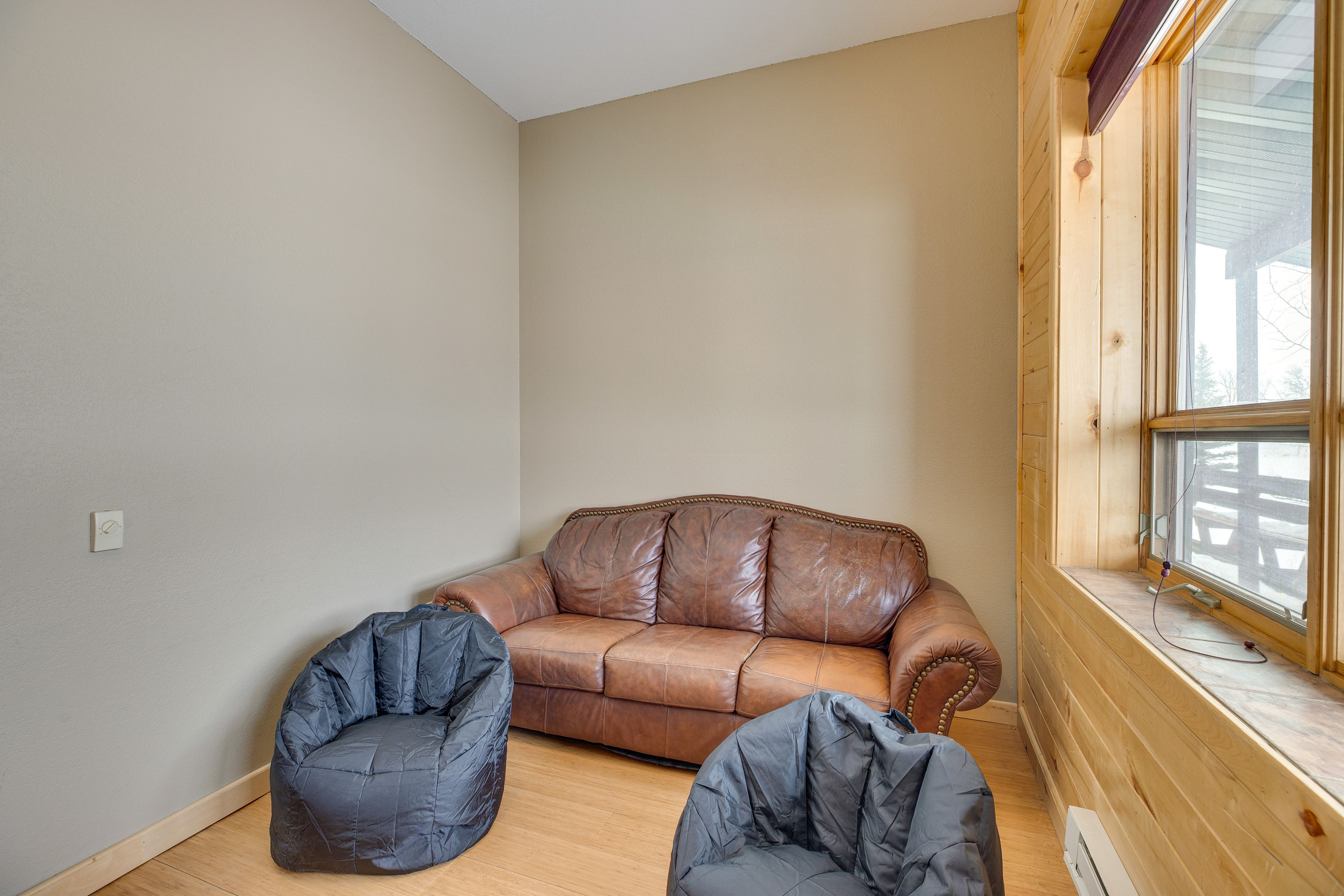 Sitting Area | 1st Floor