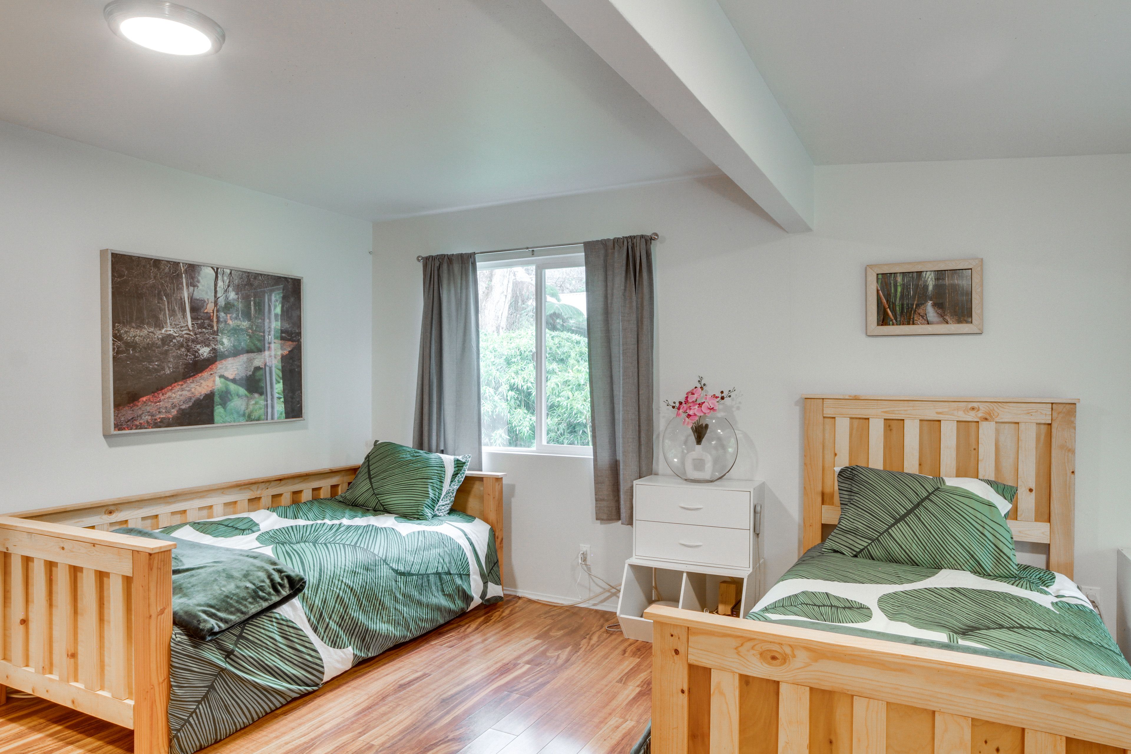 Bedroom 2 | Twin Daybed | Twin Bed | Desk | Printer