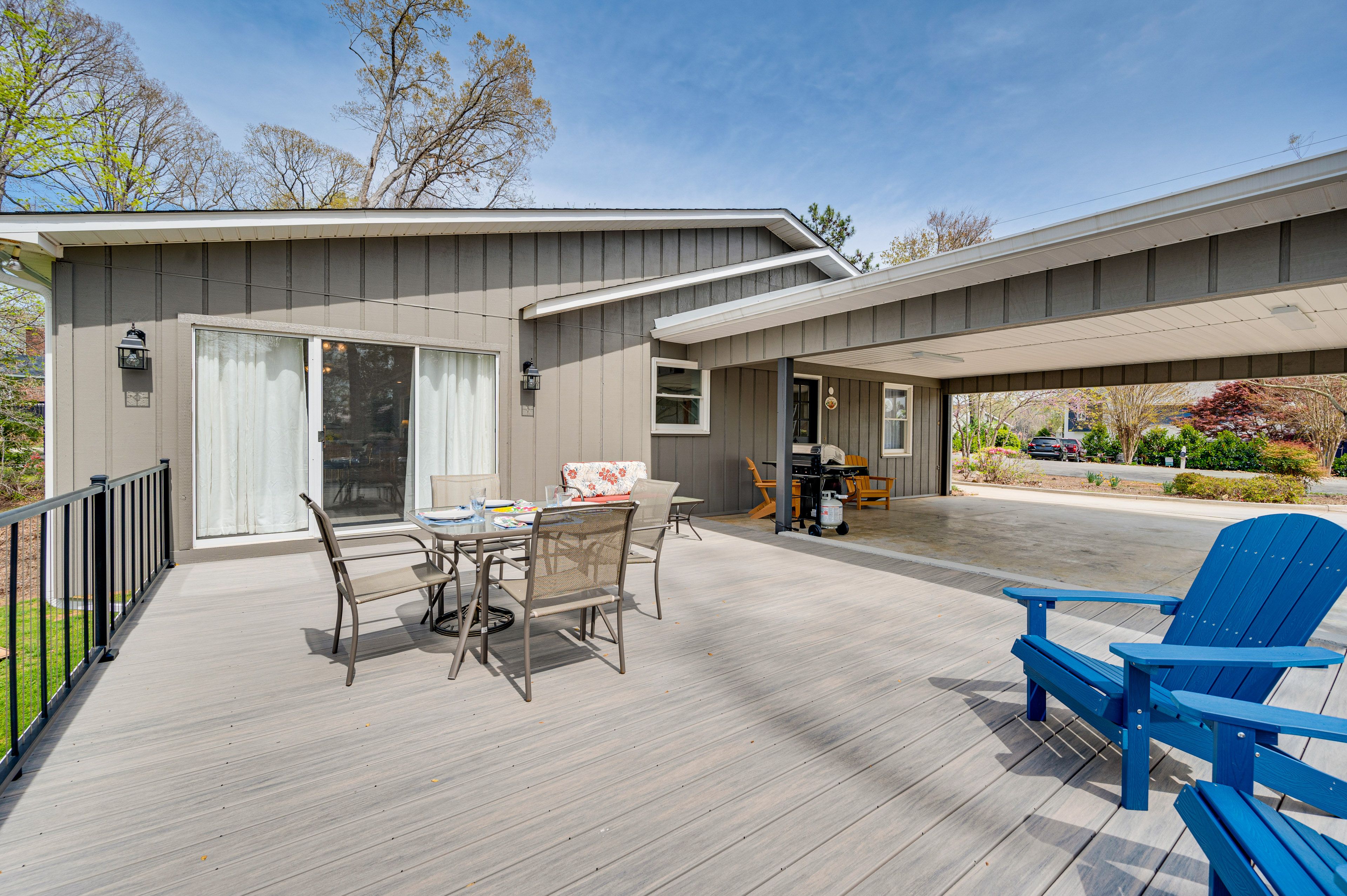 Deck | Outdoor Dining Area | Gas Grill