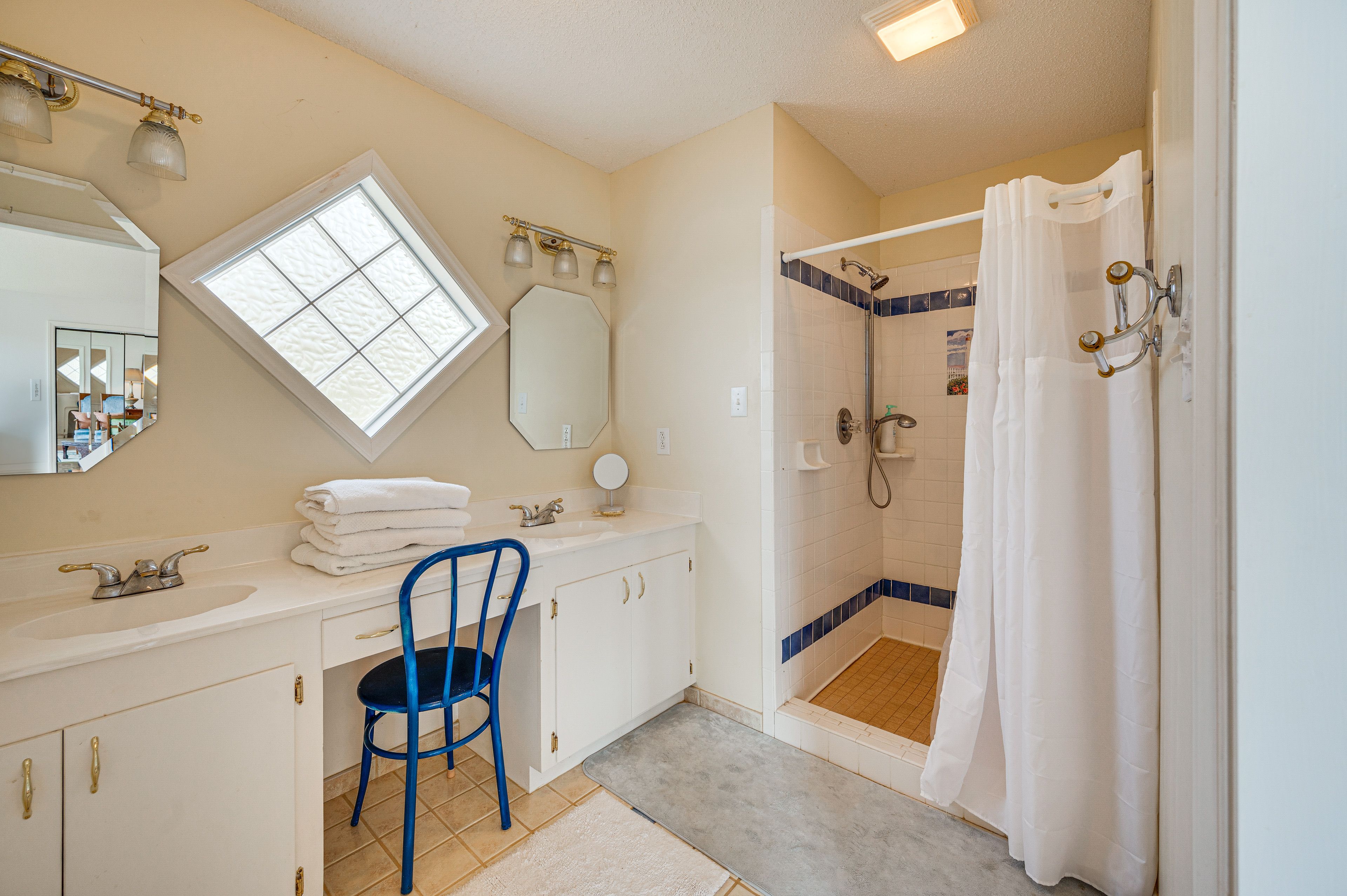 En-Suite Bathroom | Towels Provided