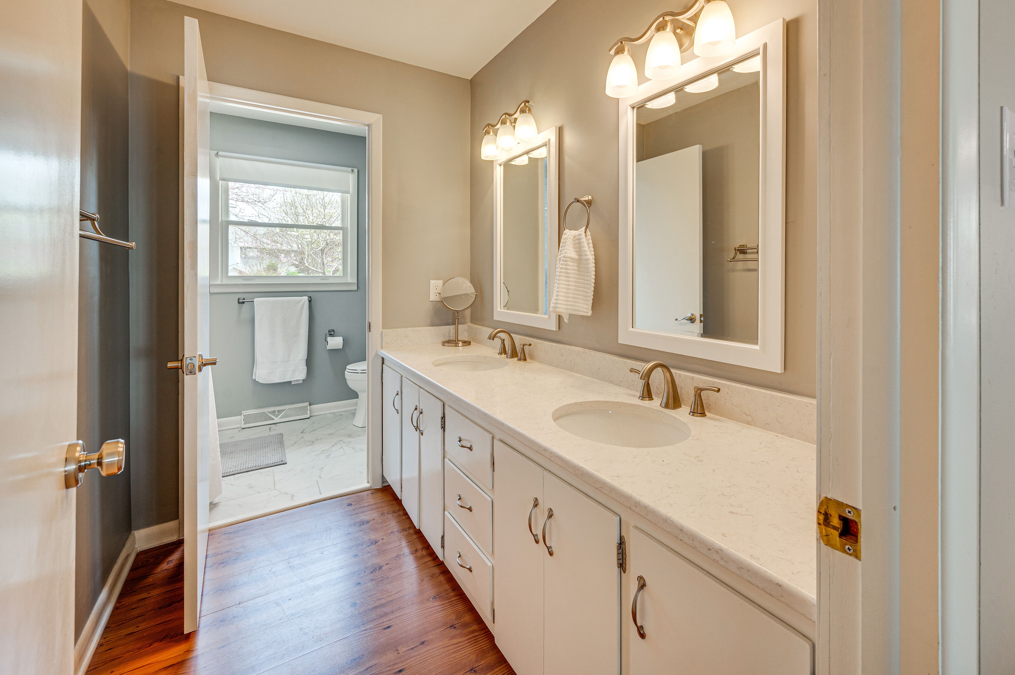 Full Bathroom | Complimentary Toiletries