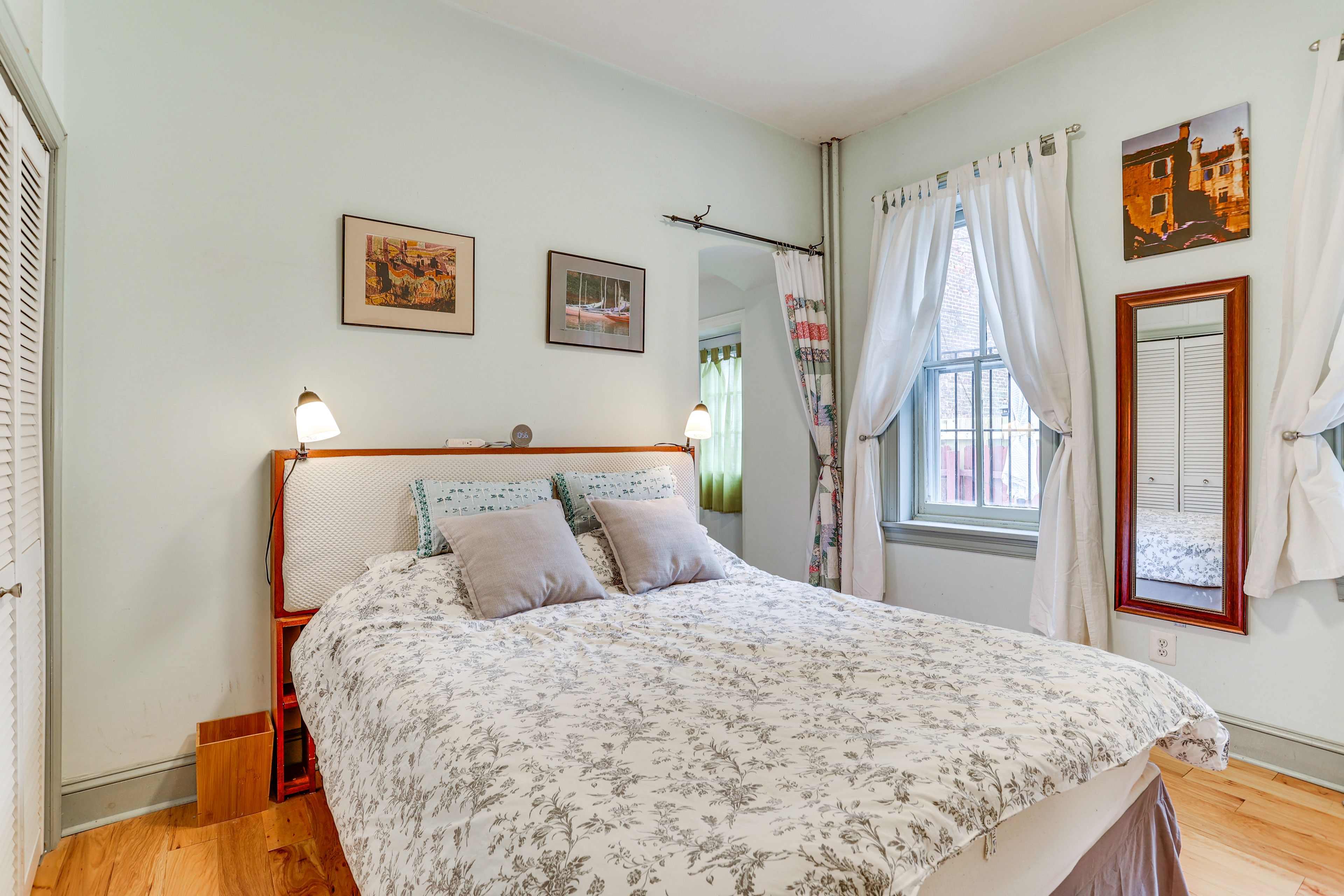 Bedroom | Main Level | Queen Bed | Linens Provided