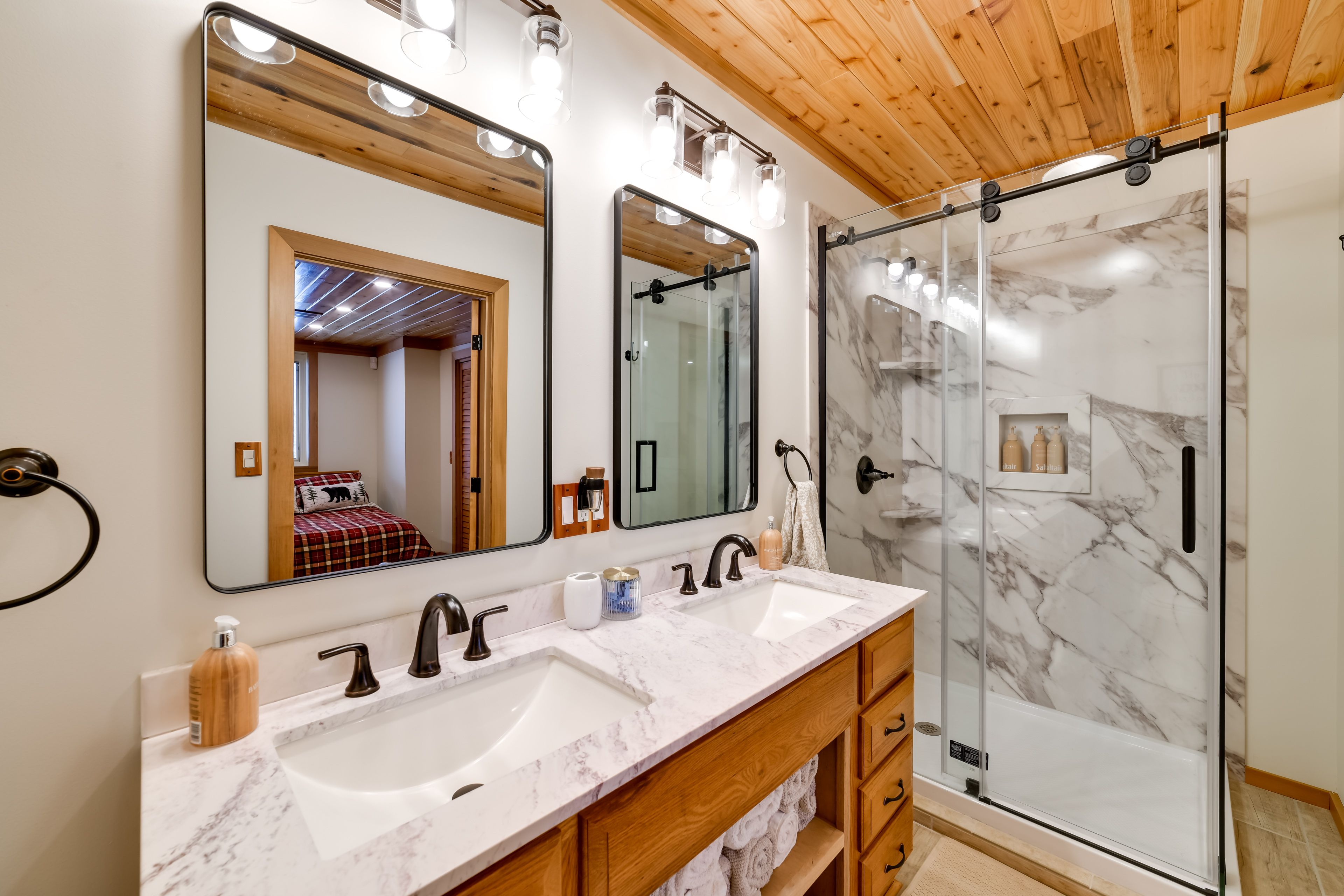 Full Bath | Complimentary Toiletries | 1st Floor