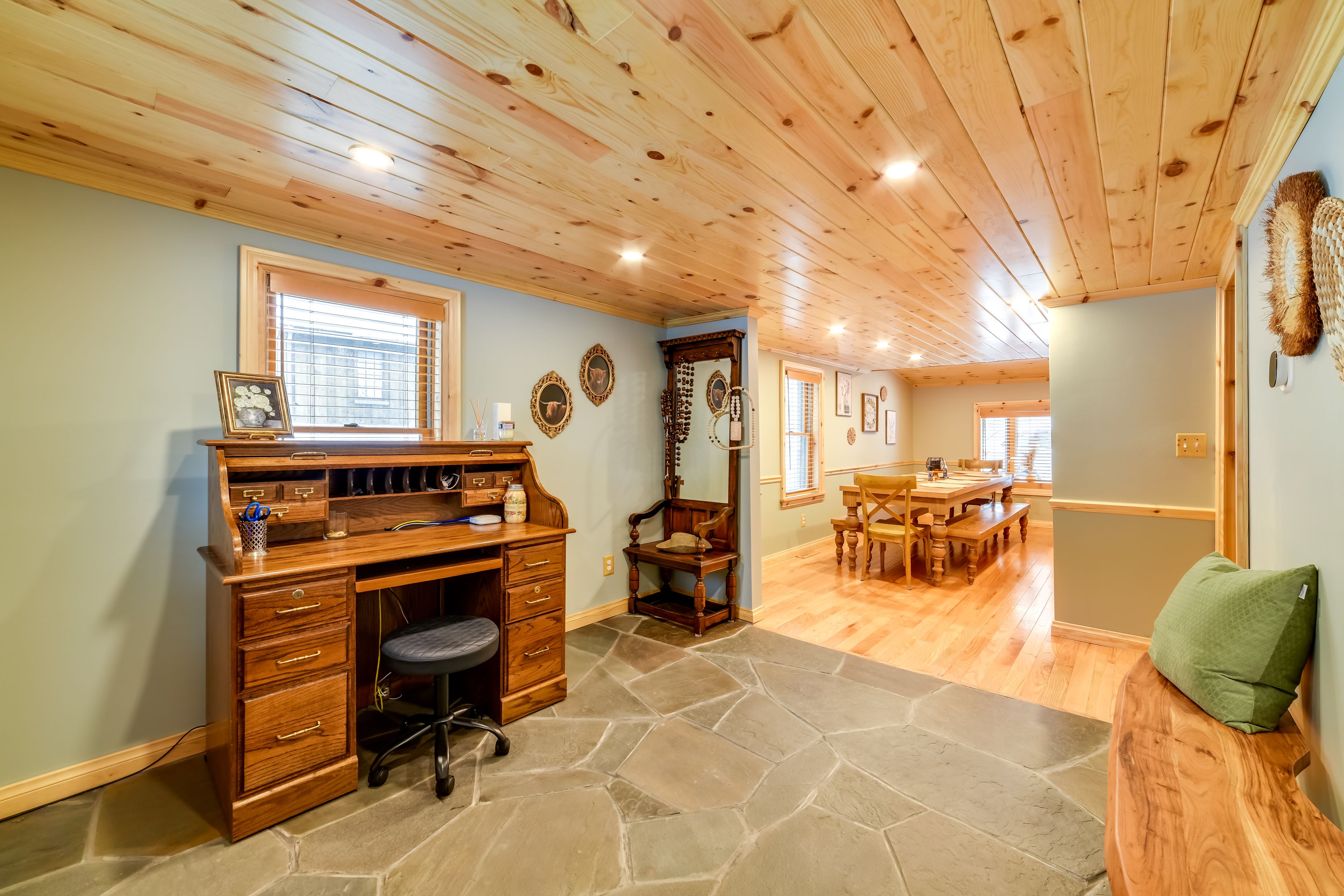 Home Office | Free WiFi | 2nd Floor