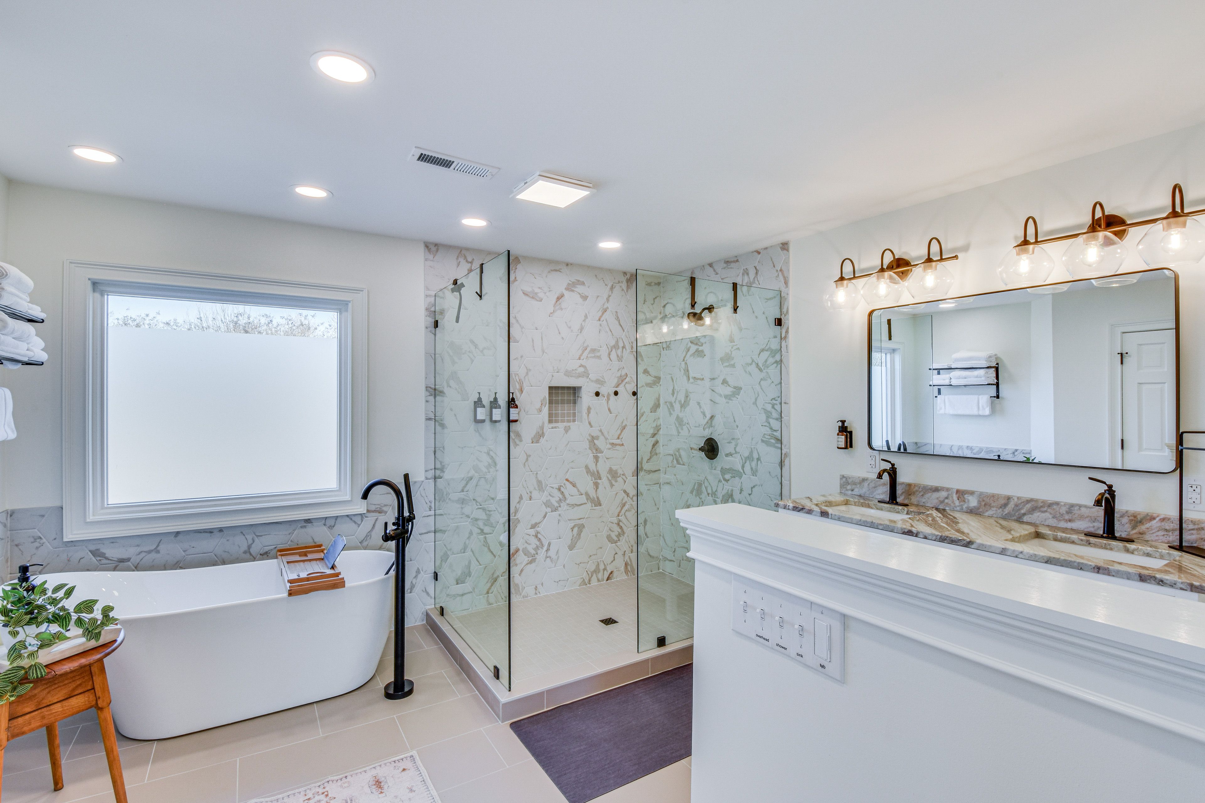 En-Suite Bathroom | Towels Provided | 2nd Floor