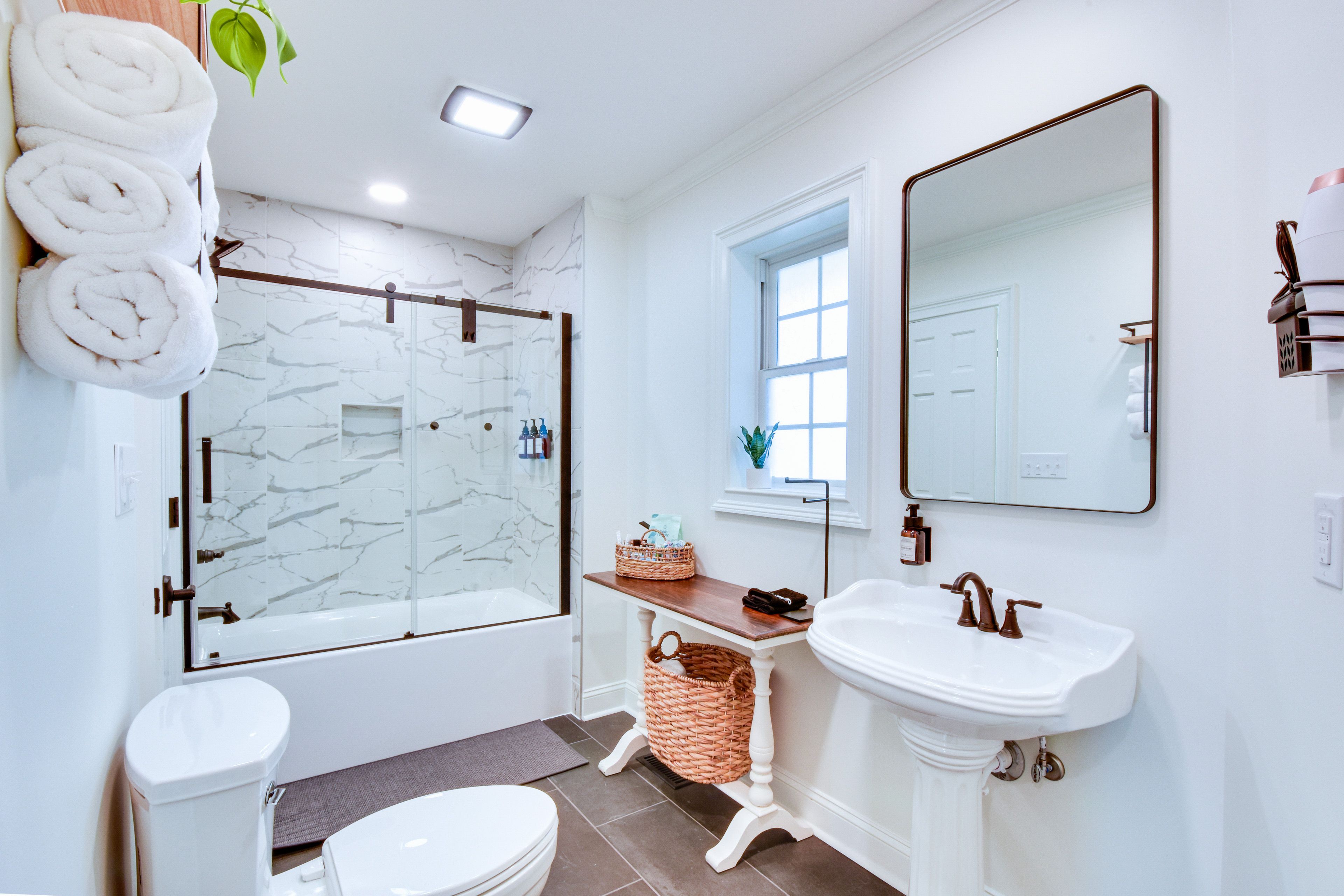 Full Bathroom | Complimentary Toiletries | 1st Floor