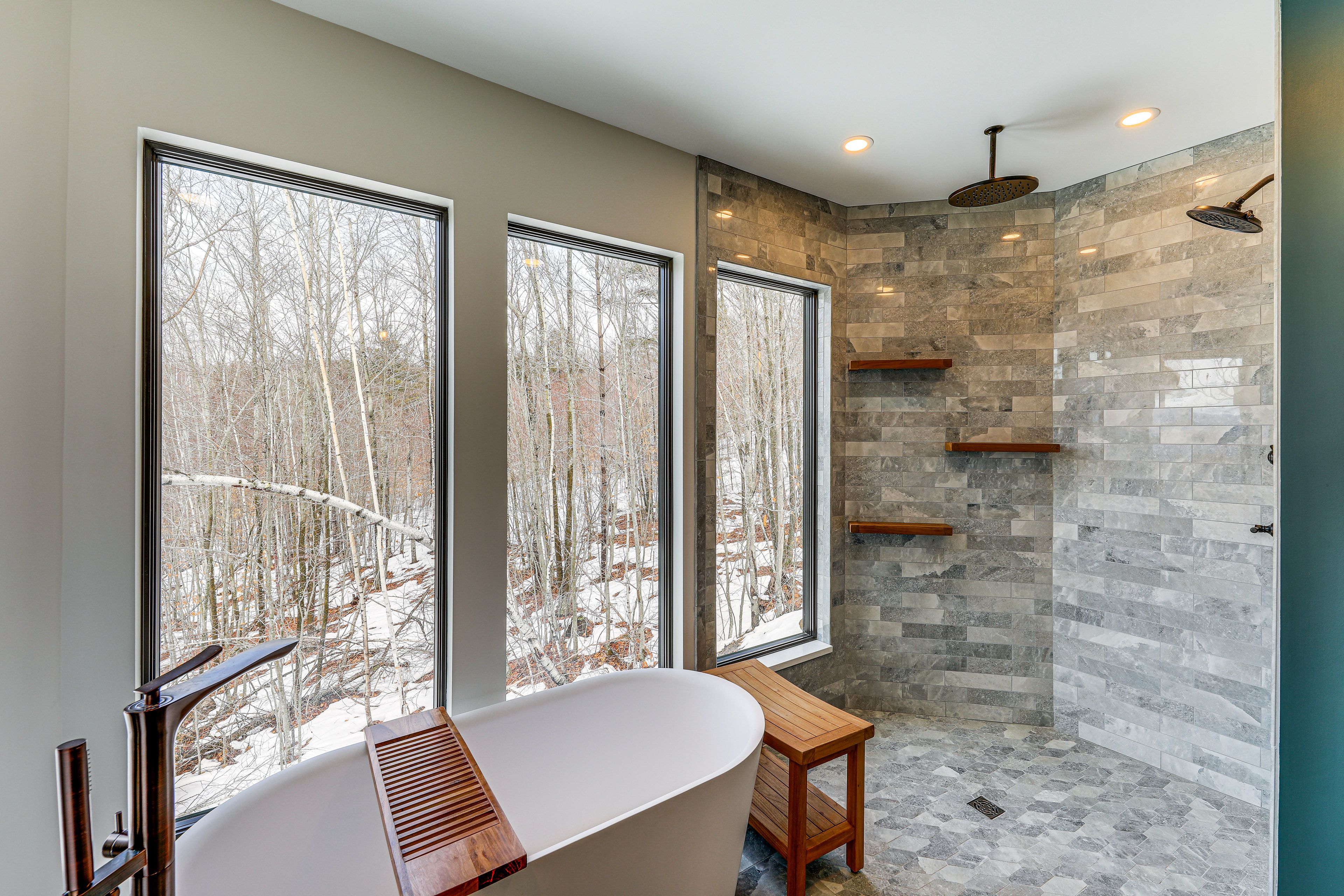 En-Suite Bathroom | 1st Floor