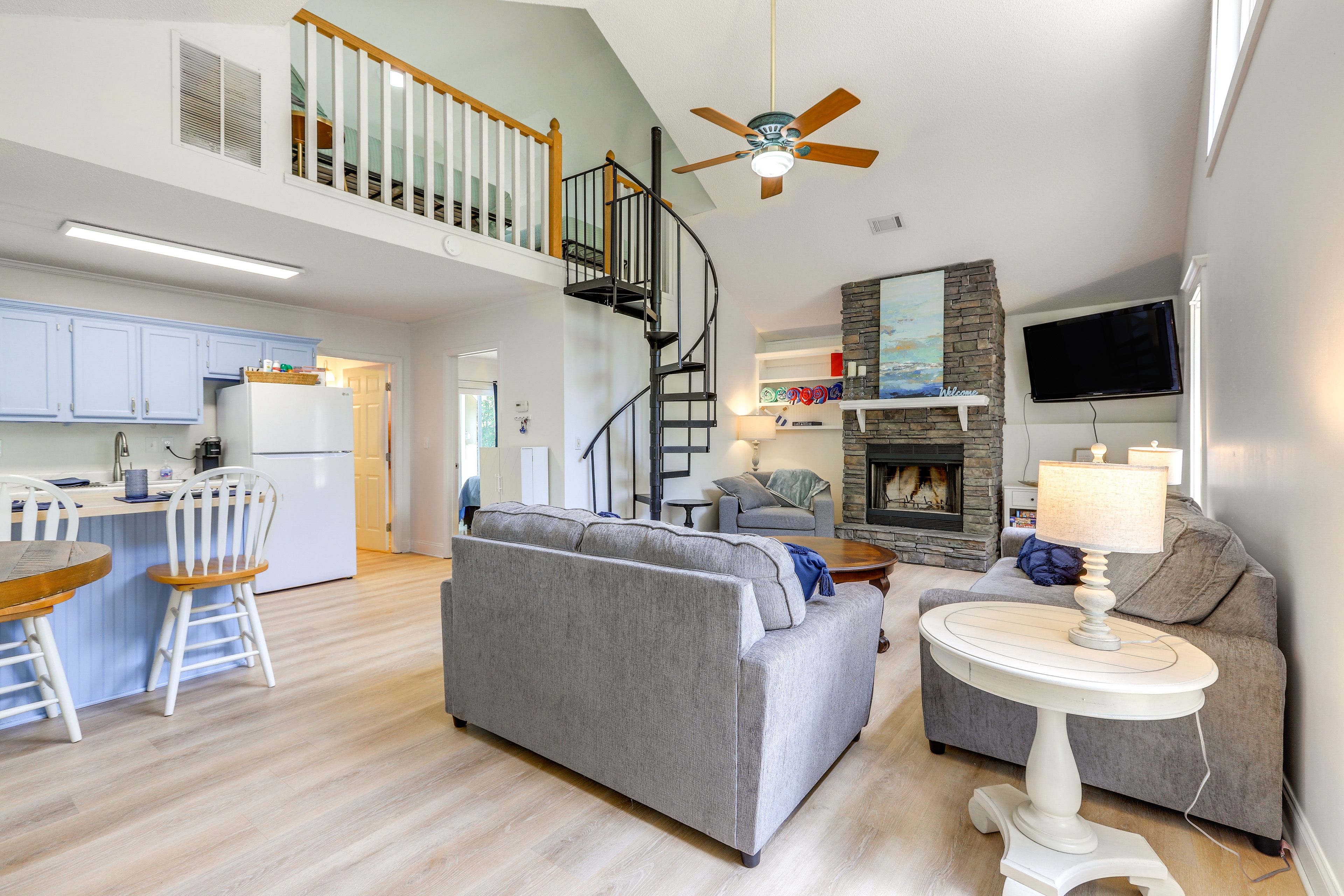 Interior | Open Floor Plan | Free WiFi