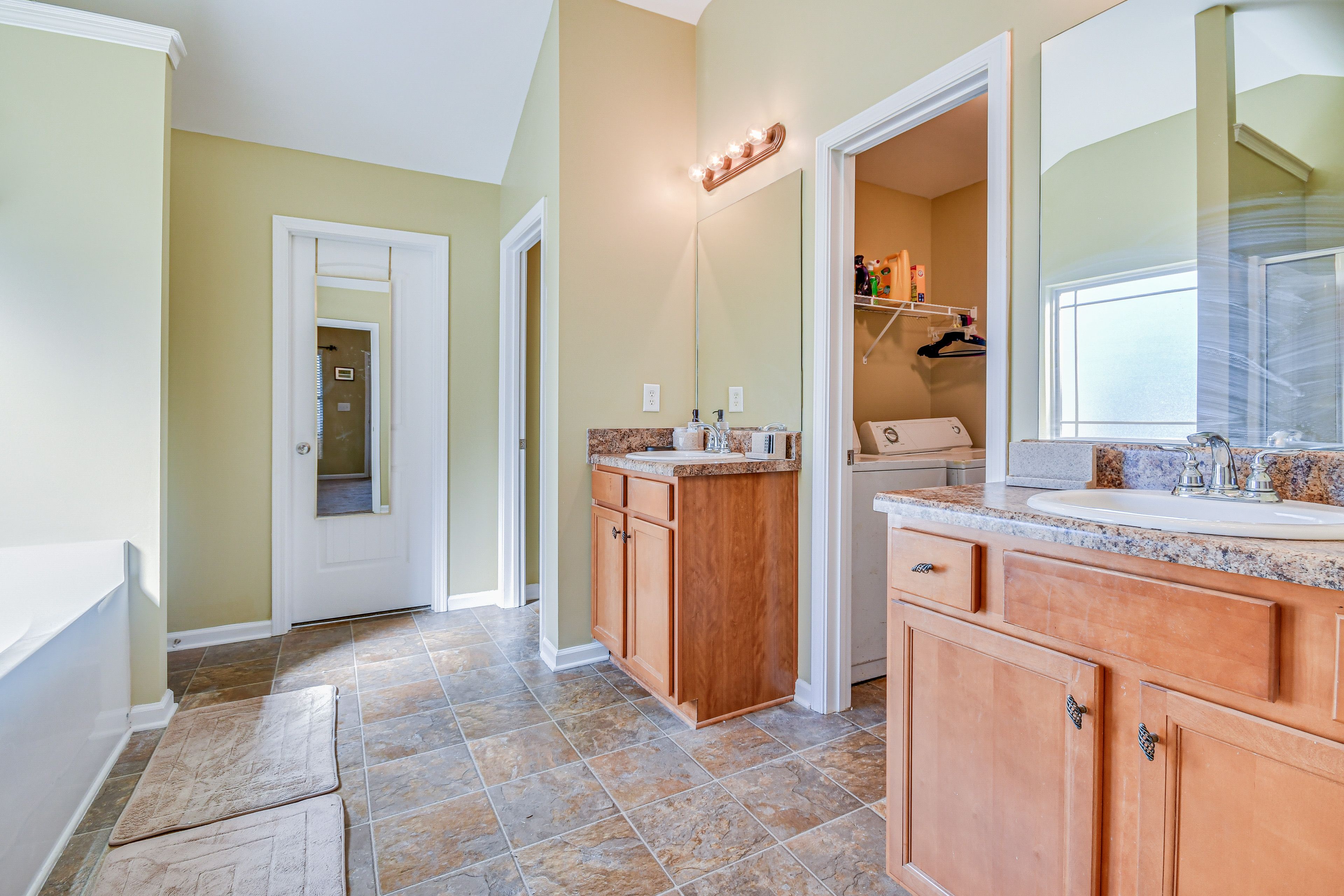 En-Suite Bathroom | 2nd Floor
