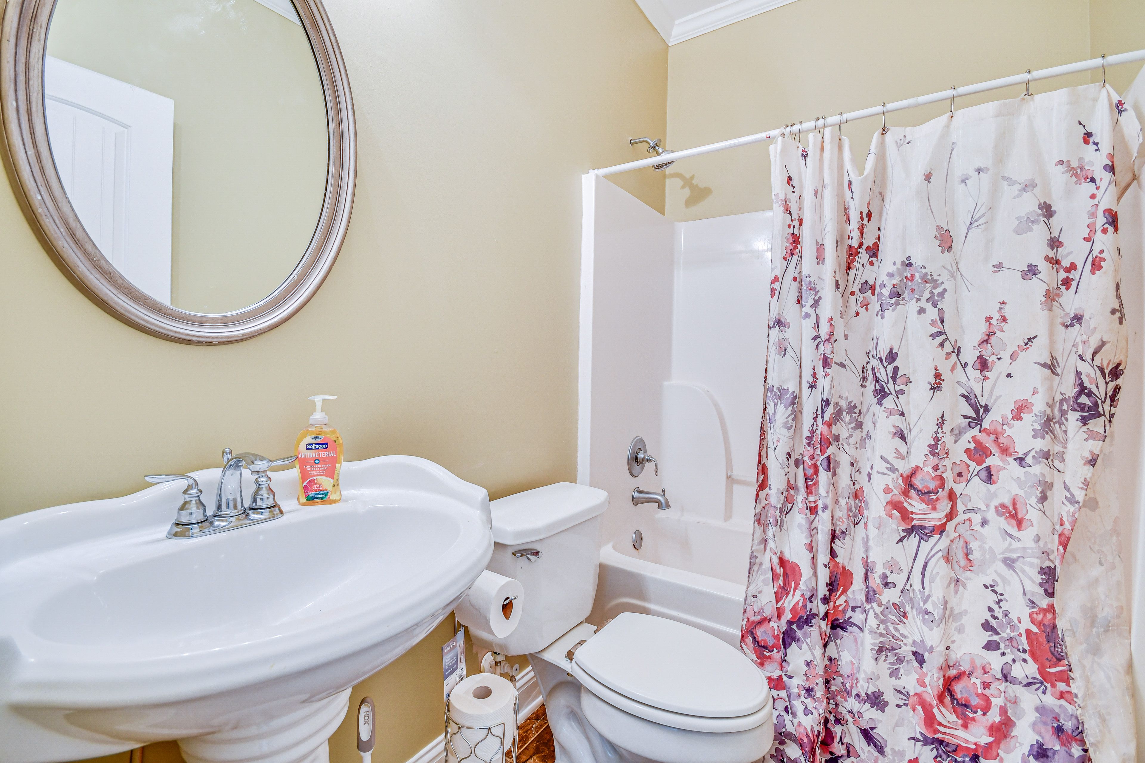 Full Bathroom | Complimentary Toiletries | 2nd Floor