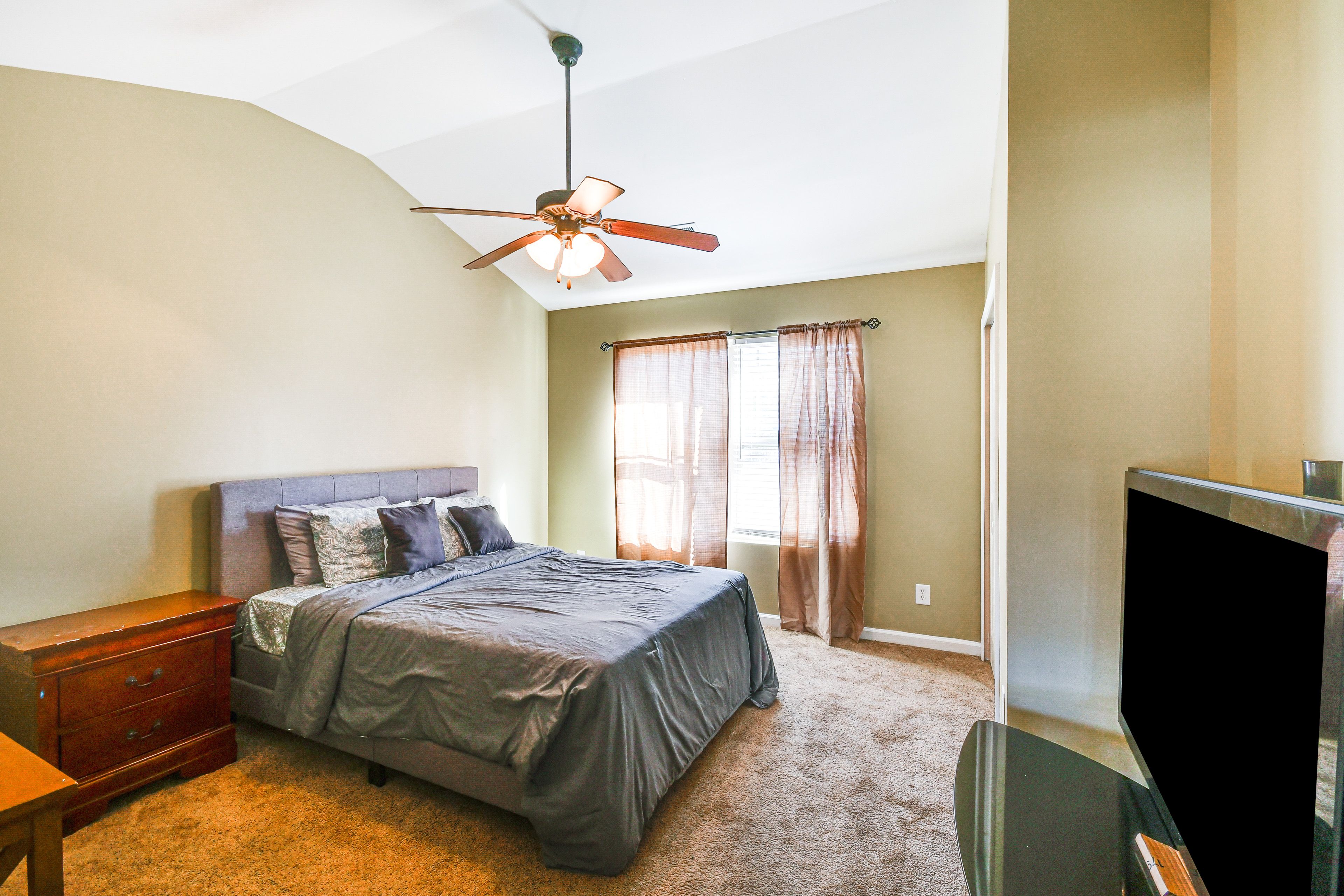 Bedroom 2 | Queen Bed | 2nd Floor