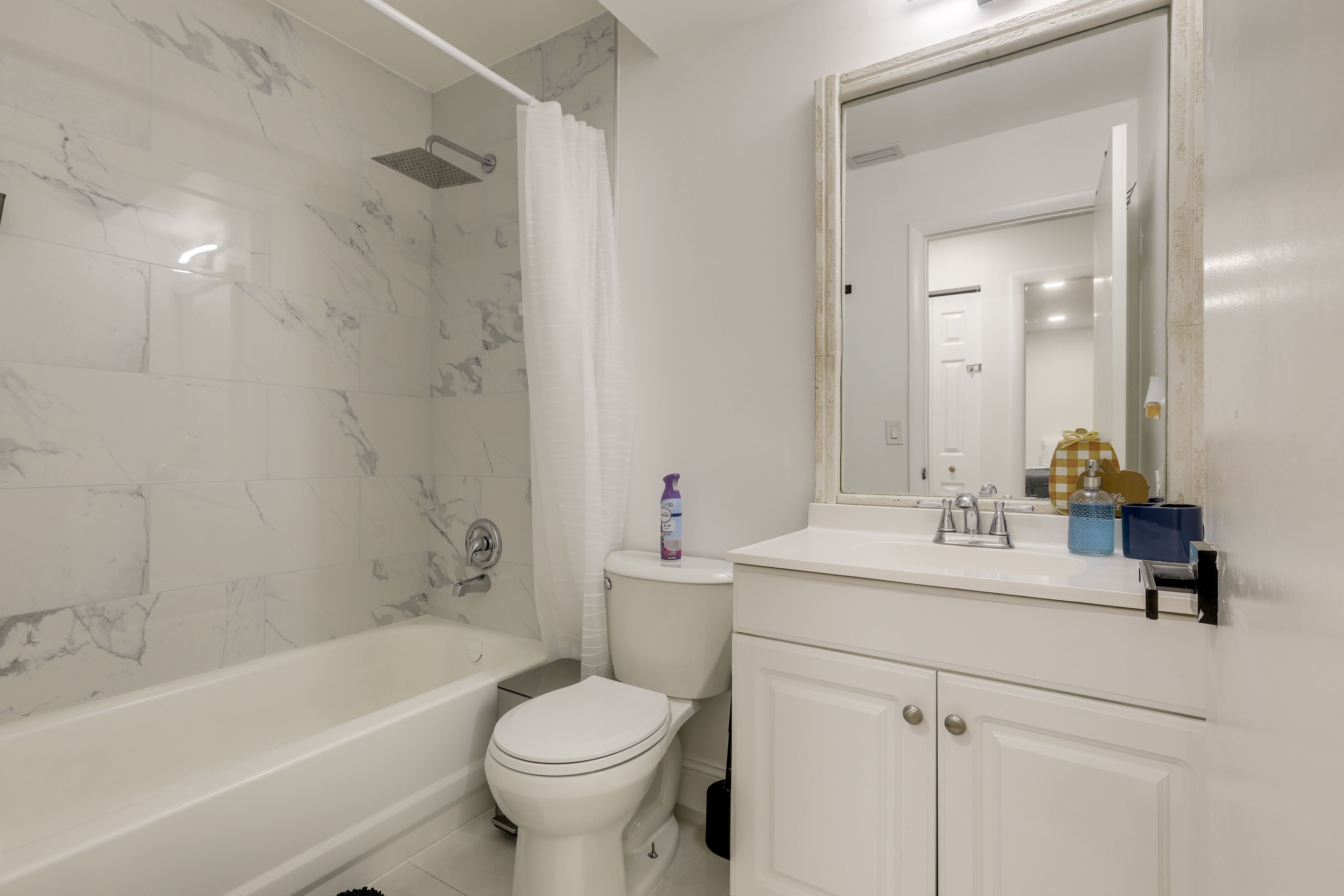 En-Suite Bathroom | 2nd Floor | Towels Provided