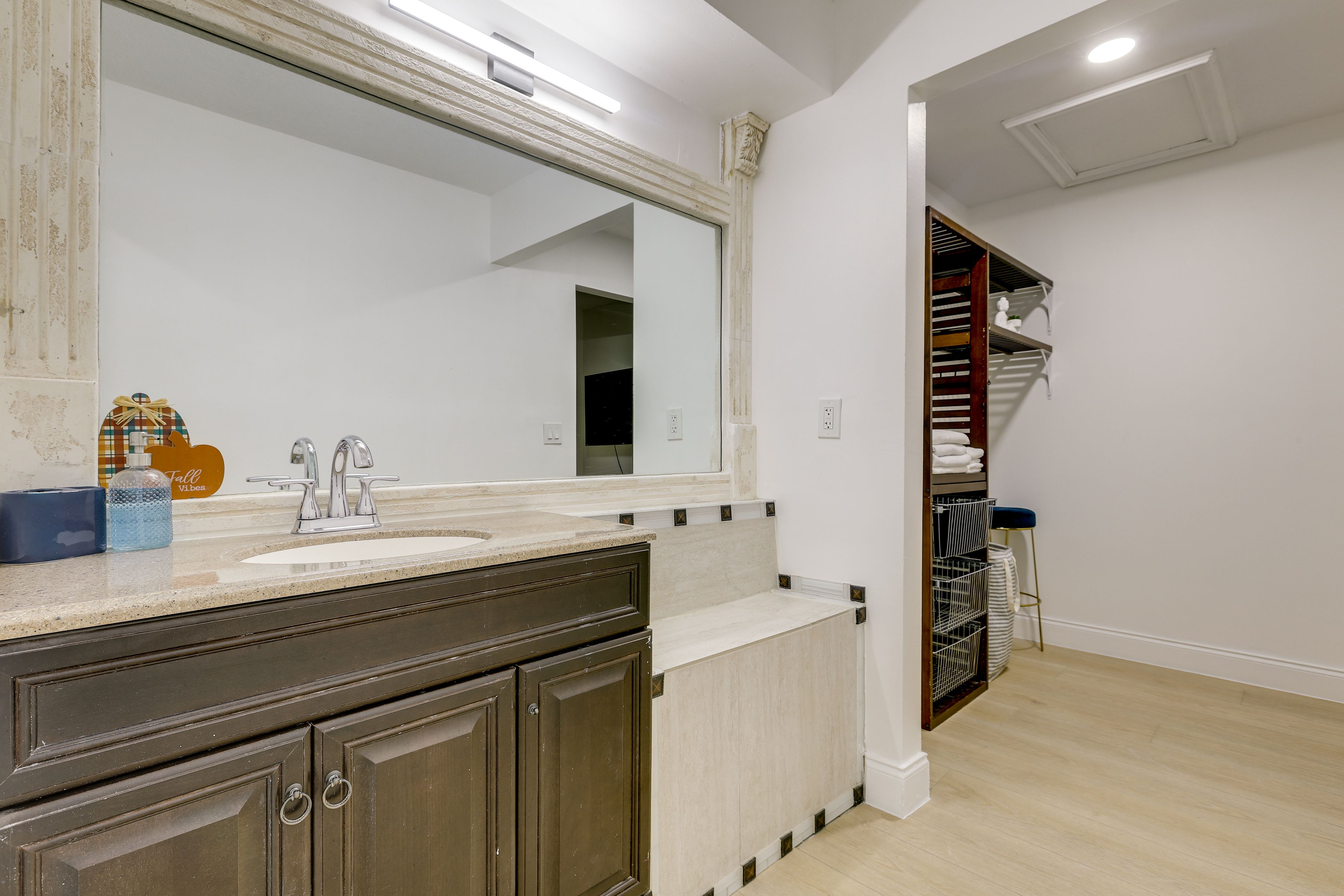 Full Bathroom | 2nd Floor