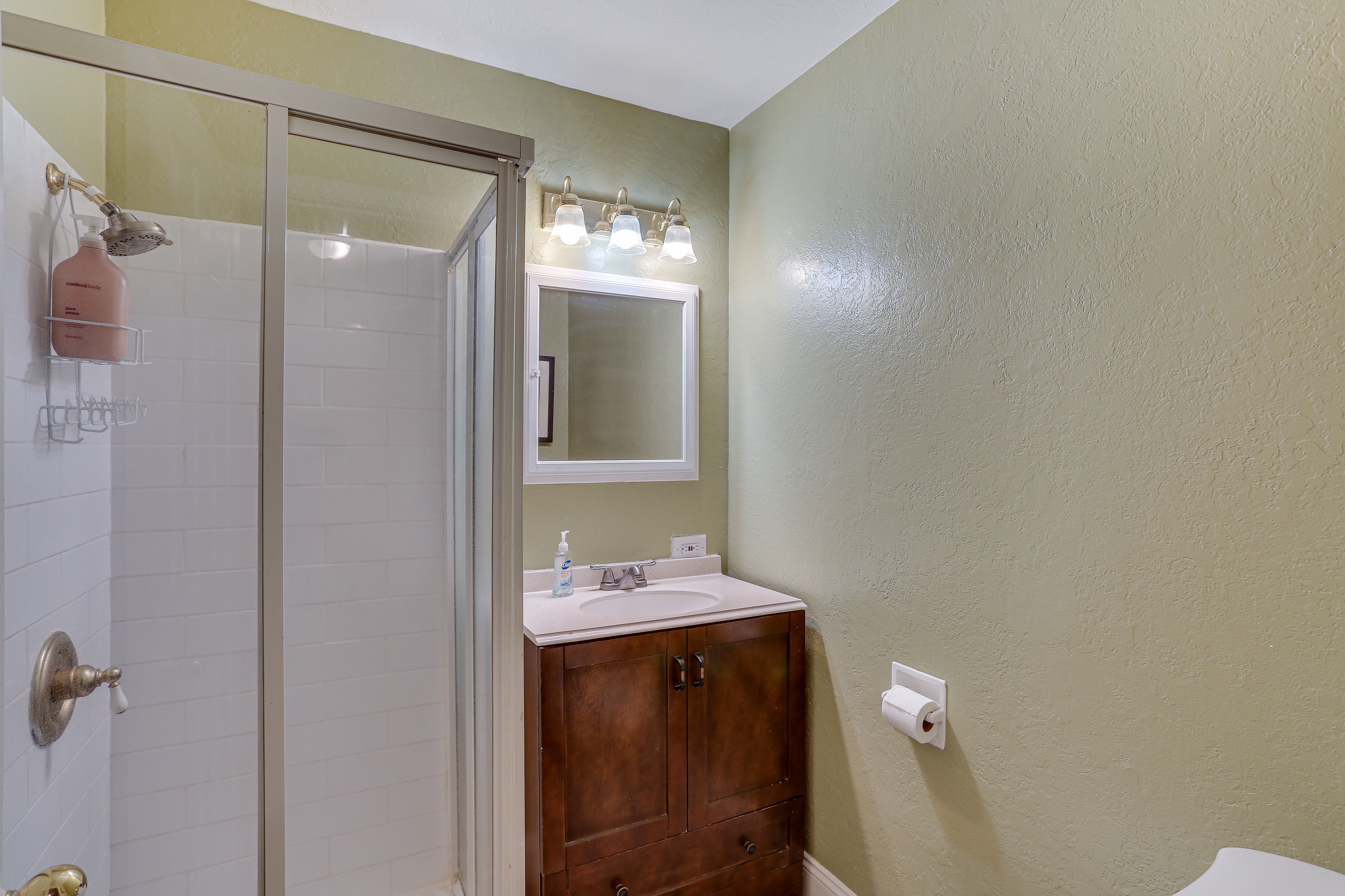 Full Bathroom | 1st Floor