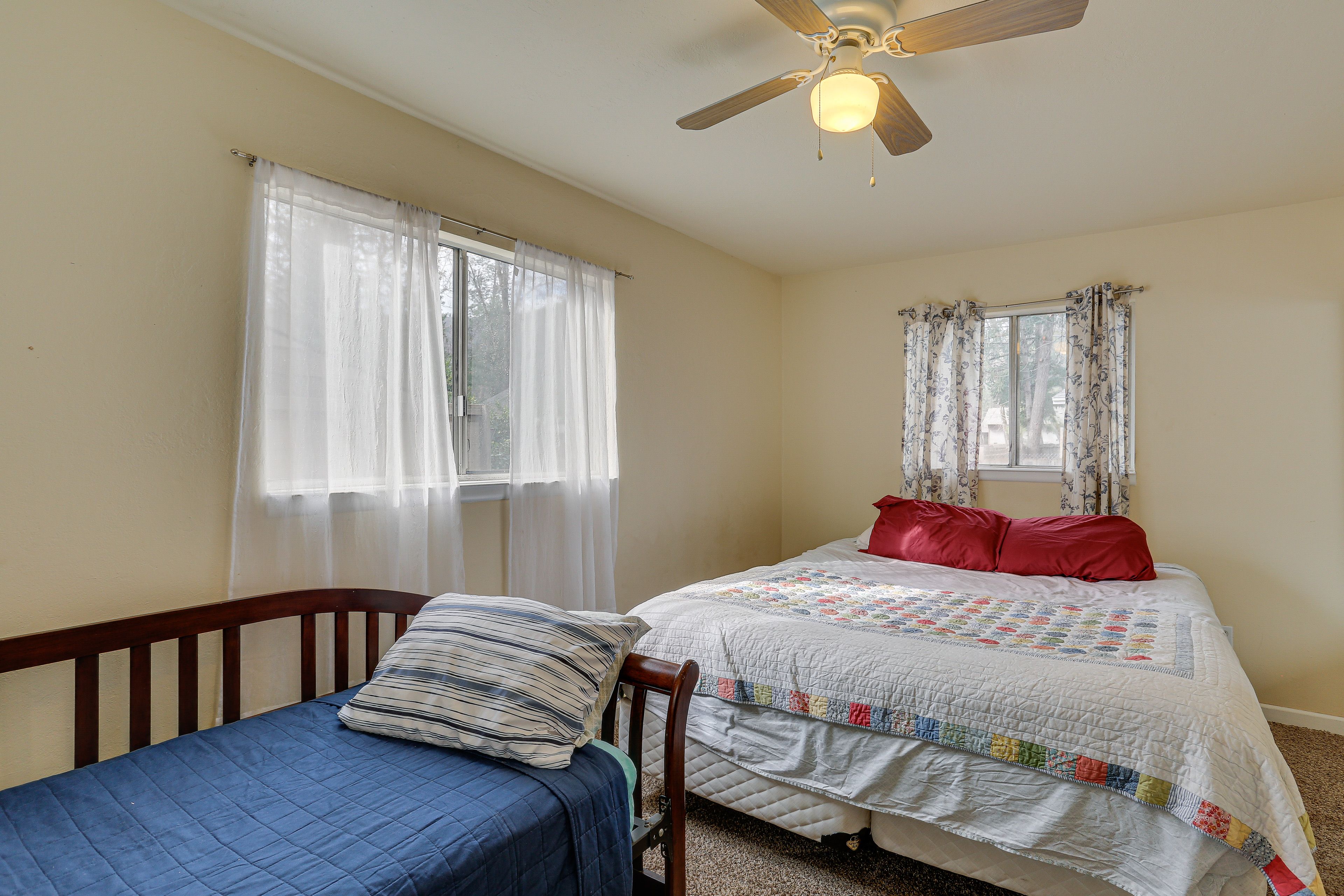 Bedroom 1 | Queen Bed | Twin Bed | 1st Floor